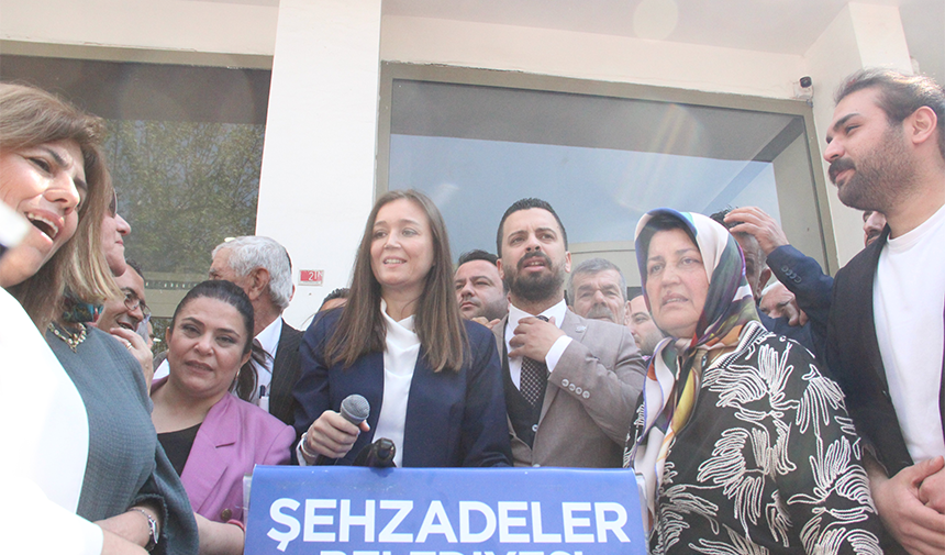 Manisa'nın Ilk Kadın Belediye Başkanı Görevi Devraldı2