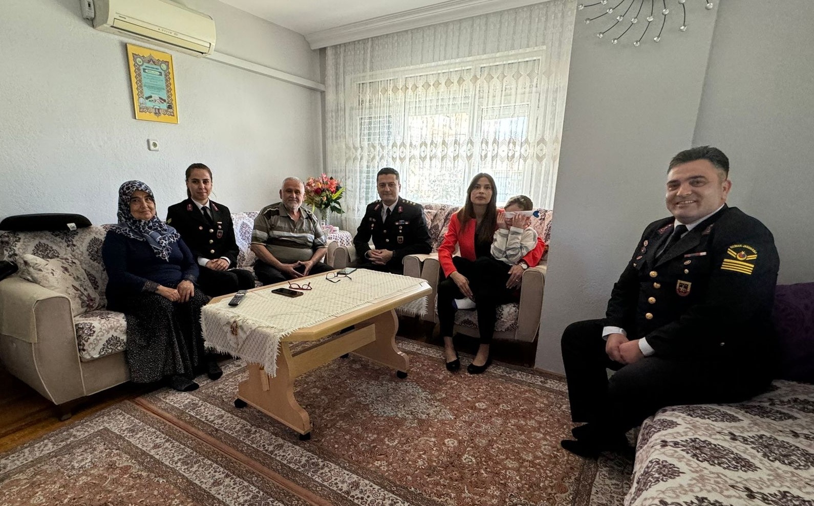 Salihli Jandarma Komutanlığı Şehit Ailelerinin Bayramlarını Kutladı (2)
