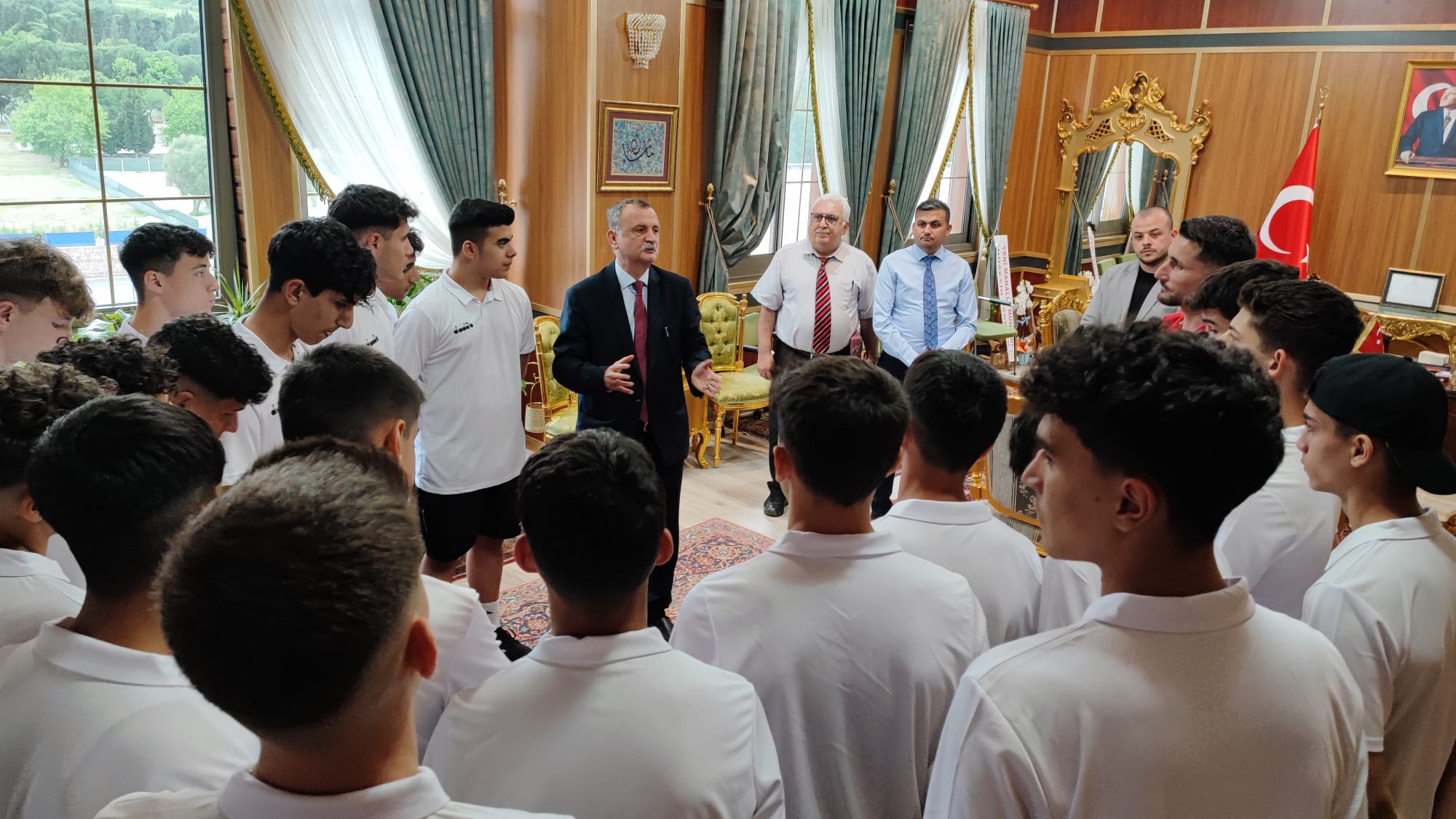 Yunusemre'nin U16'Ları Başkan Balaban’ı Ziyaret Etti (3)
