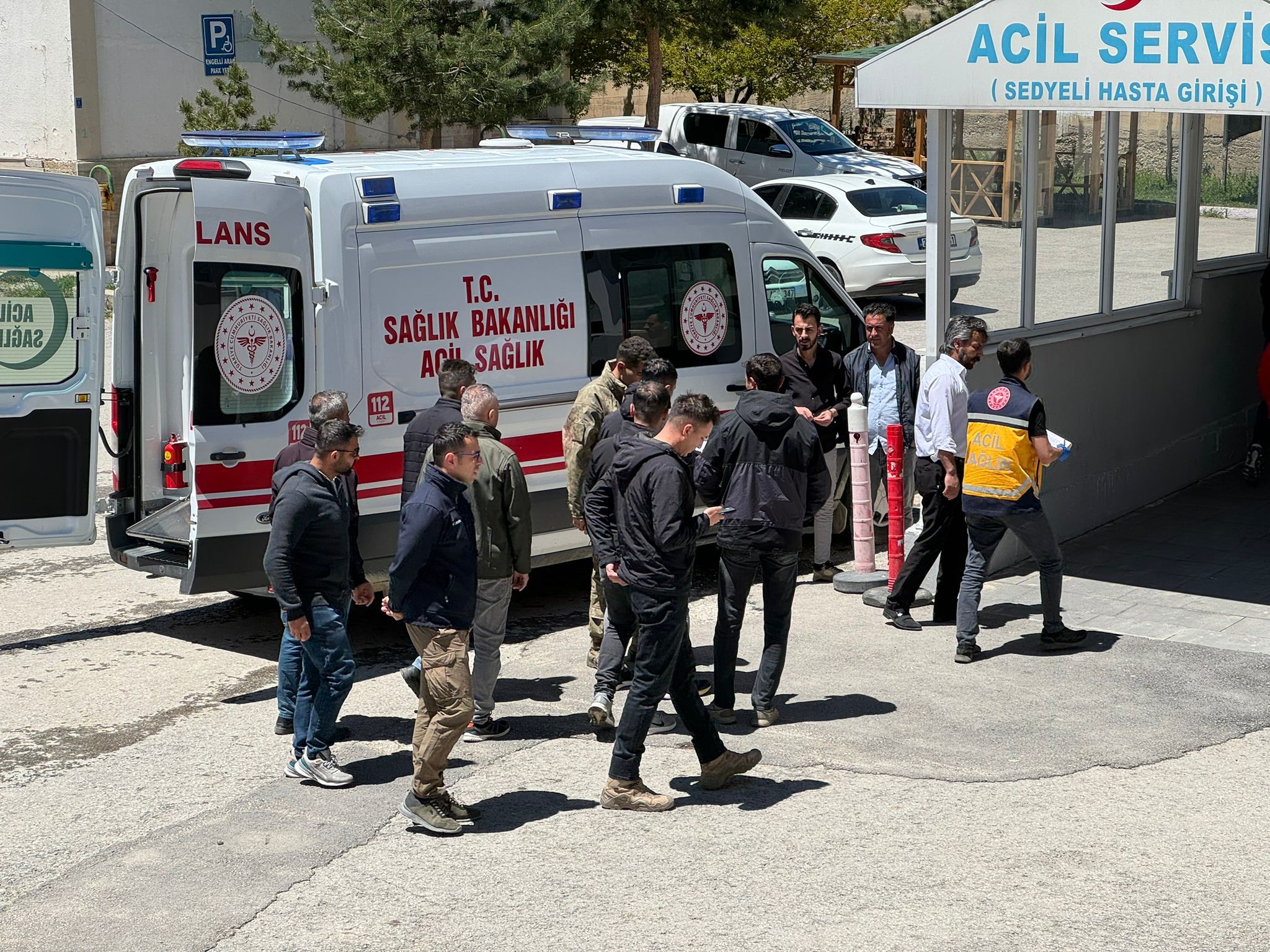 Başkale'de Askeri Araç Kaza Yaptı 11 Yaralı (2)