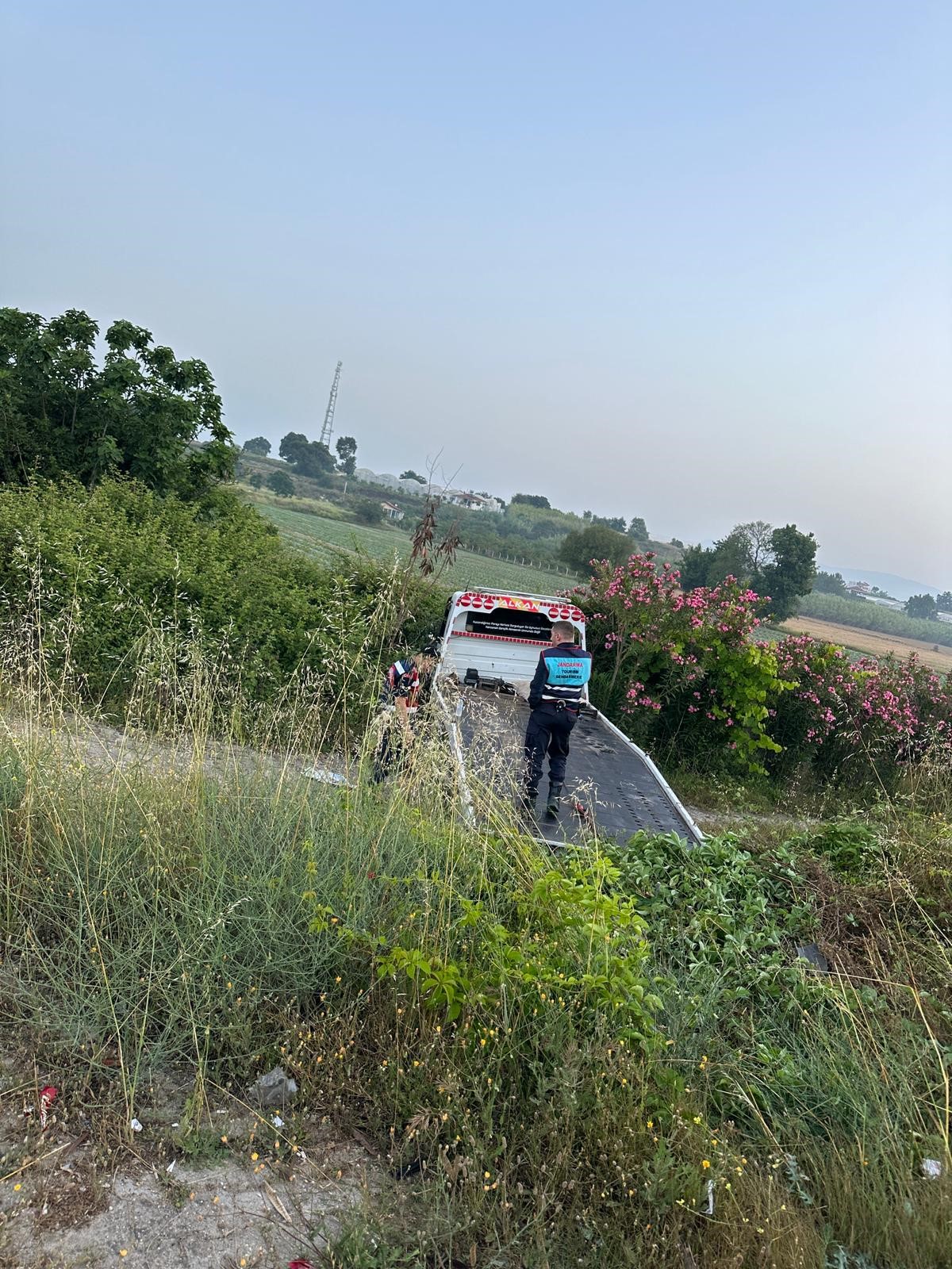 Çekici Yoldan Çıkarak Şarampole Indi 2 Yaralı (2)