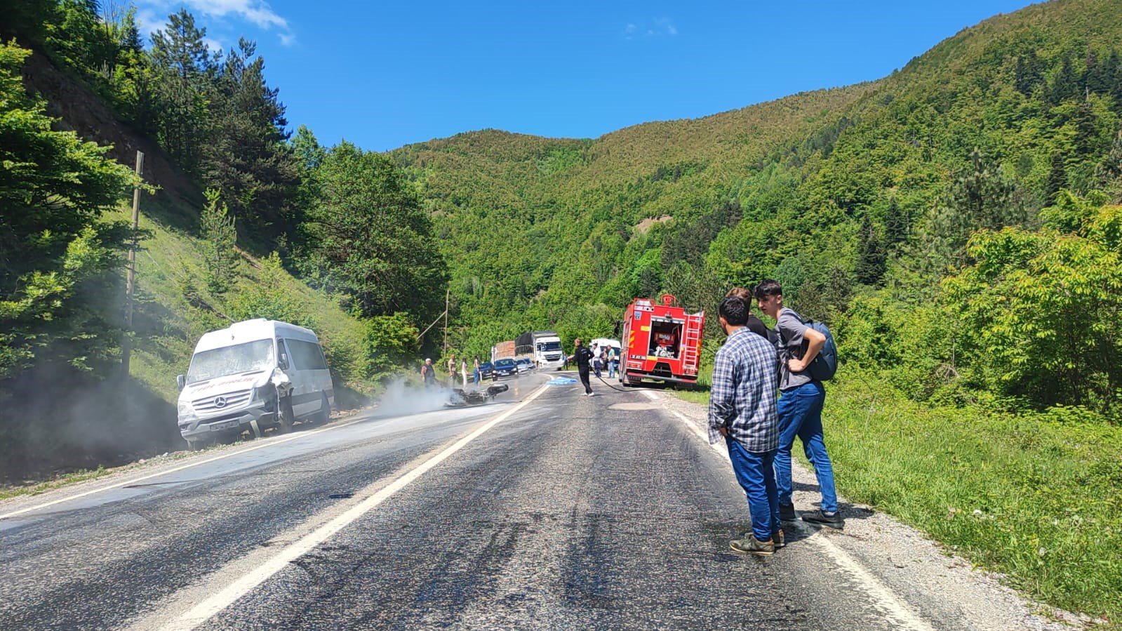 Motosiklet, Minibüs Ile Çarpıştı 1 Ölü (1)