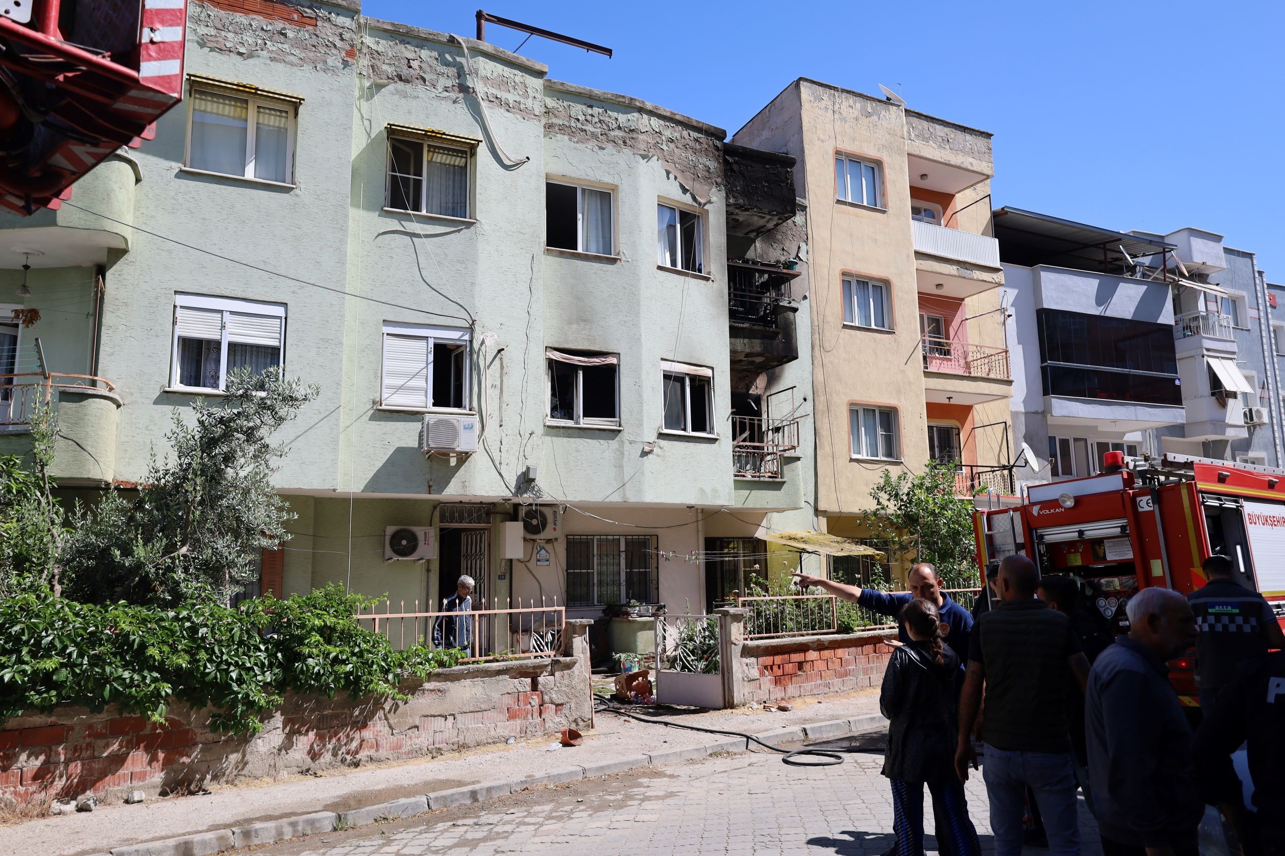 Turgutlu'da Ev Yangını 1'I Ağır 5 Yaralı (4)