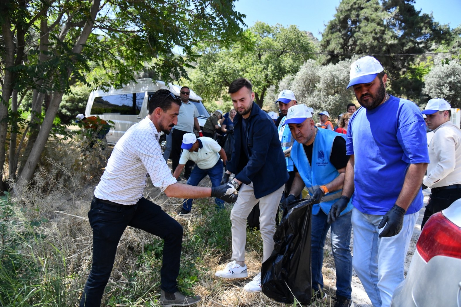 Yunusemre’de 2,5 Ton Çöp Toplandı (4)