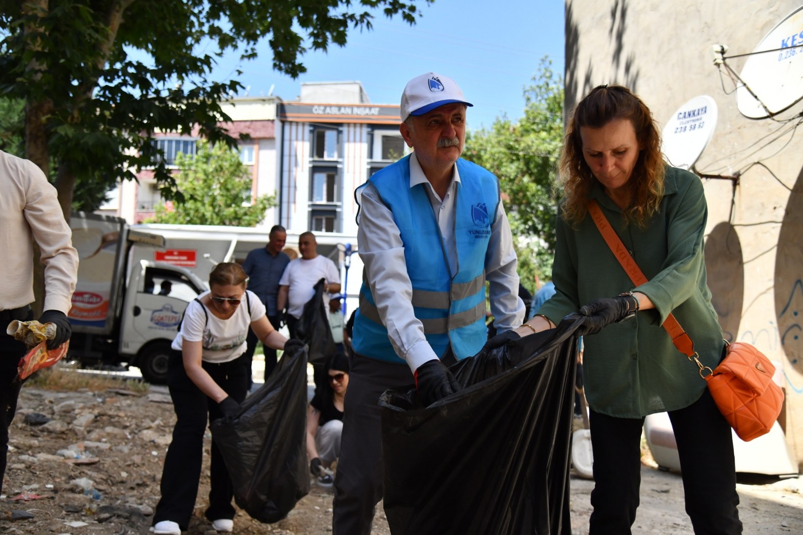 Yunusemre’de 2,5 Ton Çöp Toplandı (9)