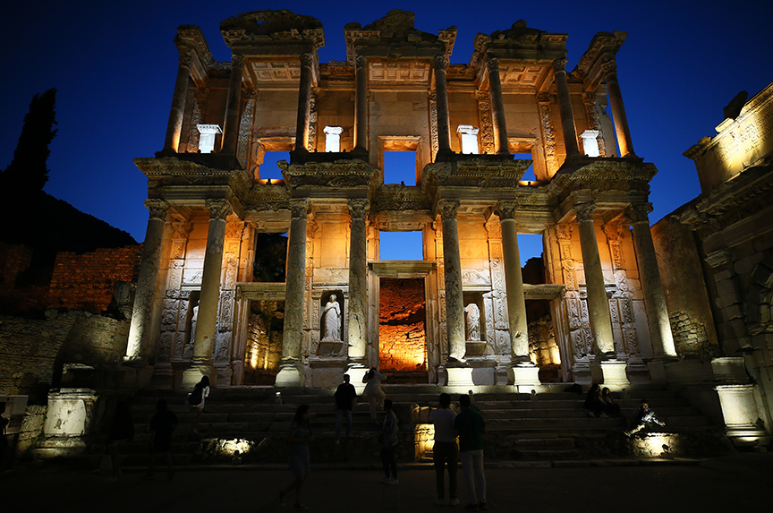 Efes Antik Kenti'nde Yıldızlar Altında Tarih Yolculuğu Başladı456