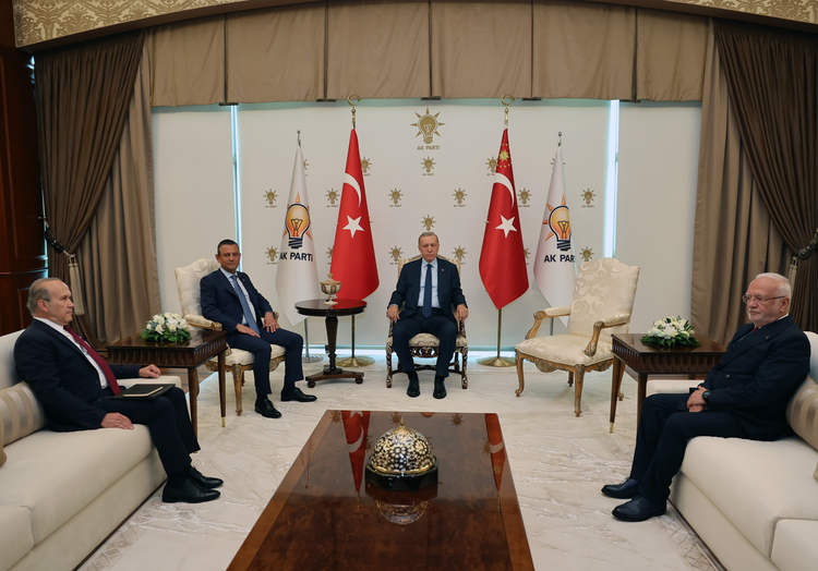 Cumhurbaşkanı Erdoğan, Chp Genel Başkanı Özel'i Kabul Etti (2)