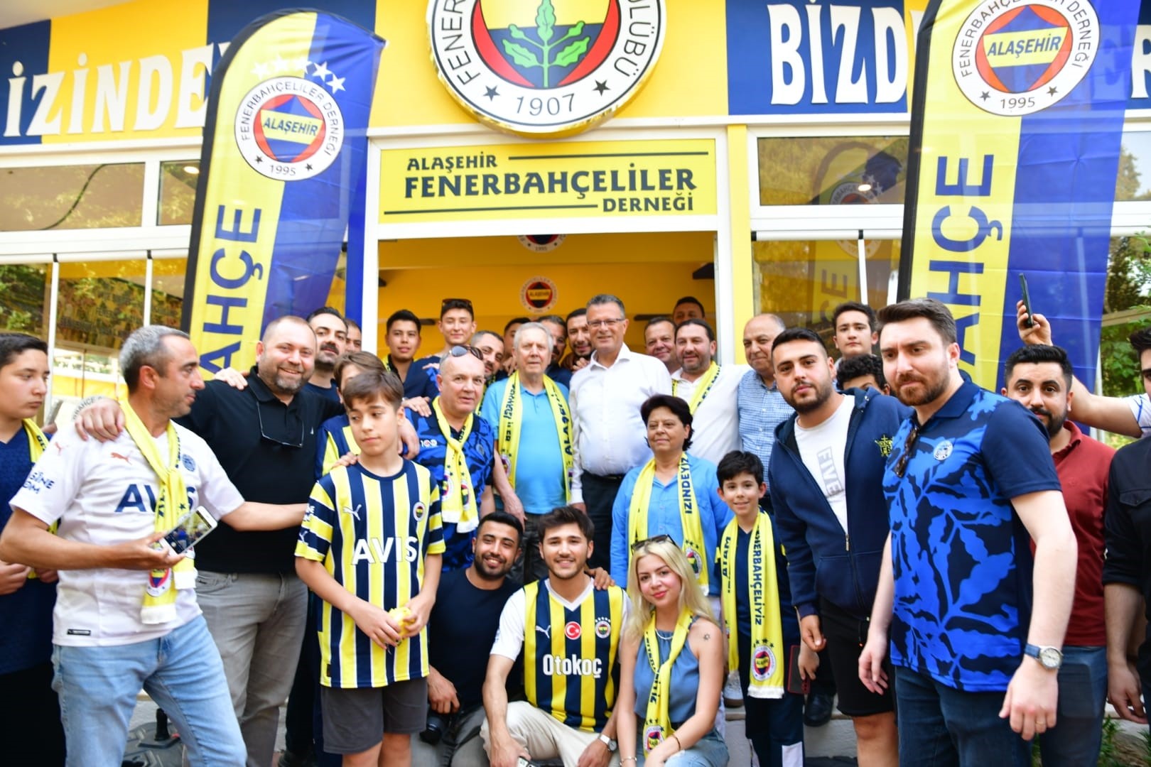 Aziz Yıldırım Manisa Fenerbahçeliler Derneğini Ziyaret Etti (2)