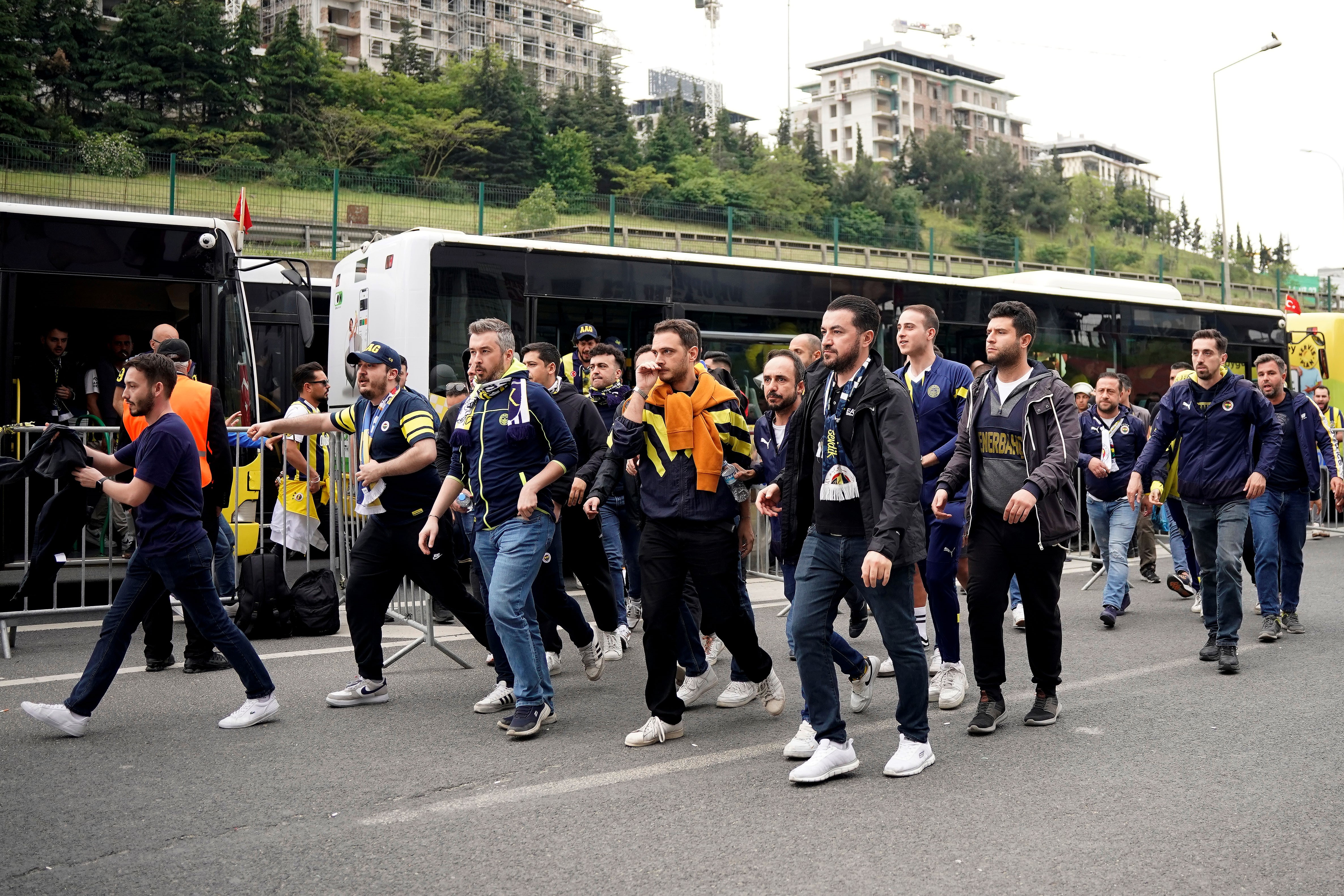 Fenerbahçe Taraftarı, Rams Park’a Ulaştı (2)