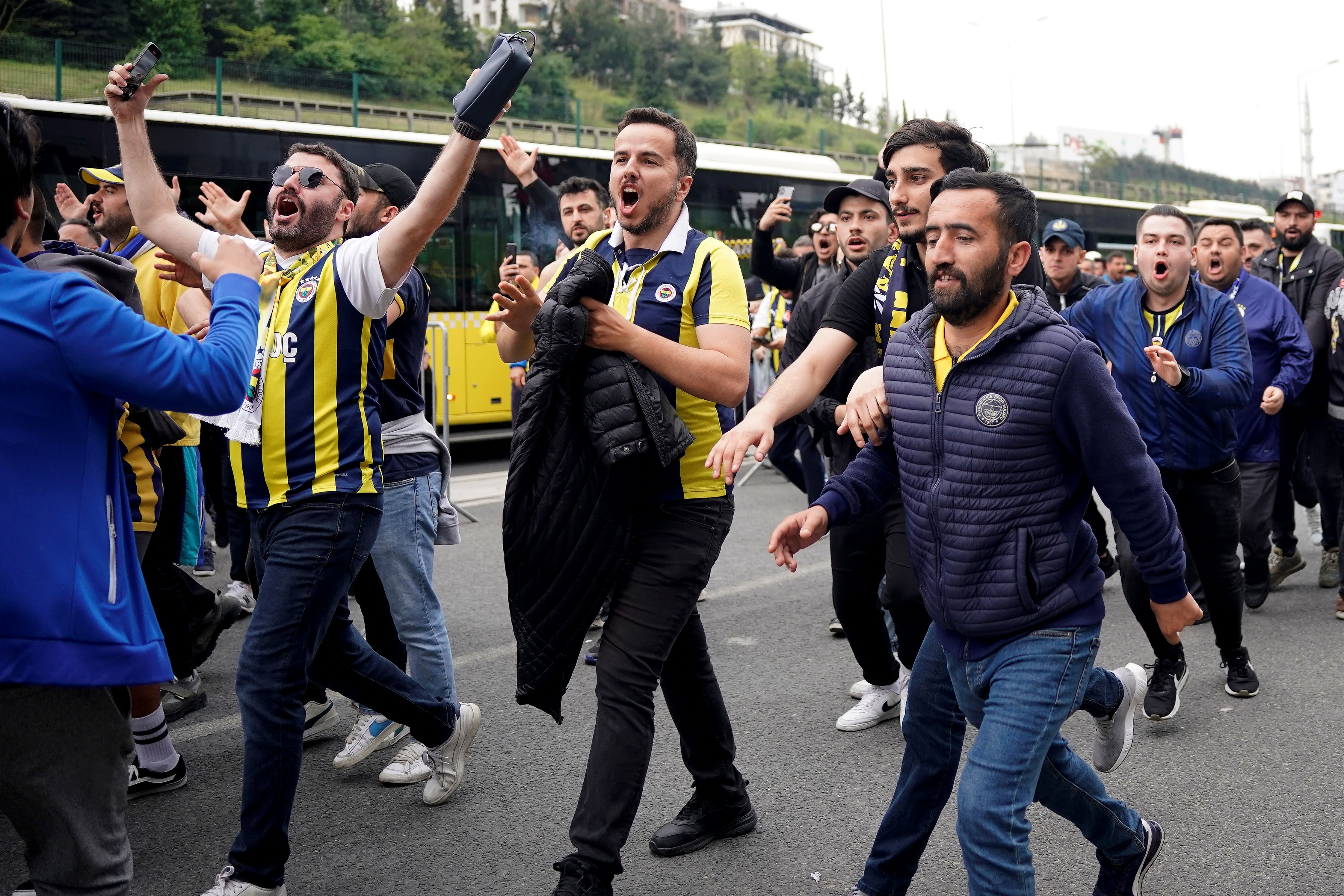 Fenerbahçe Taraftarı, Rams Park’a Ulaştı (3)