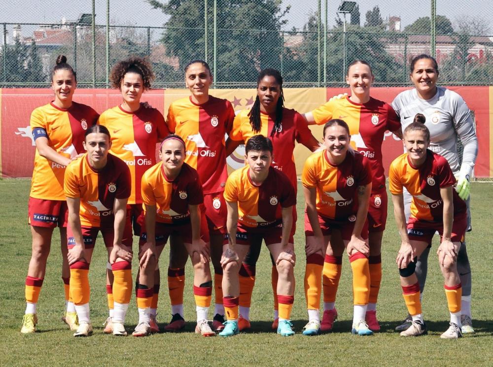 Galatasaray Kadın Futbol Takımı Şampiyonluk Maçına Çıkıyor (1)