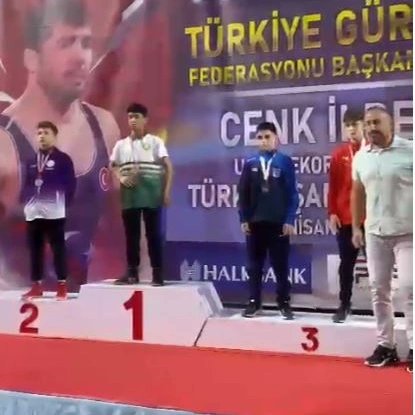 Manisa Büyükşehir Belediyespor Güreşçisi Halil Şimşek Şampiyon Oldu (2)