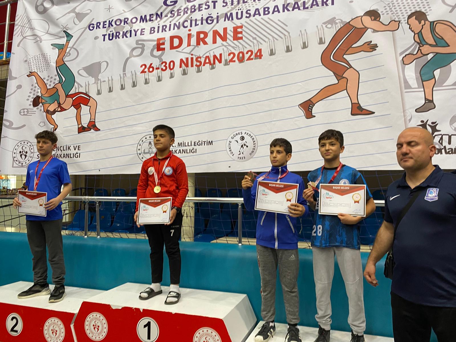 Türkiye 3'Üncüsü Olan Güreşçiler Manisa’ya 3 Madalyayla Döndü (4)