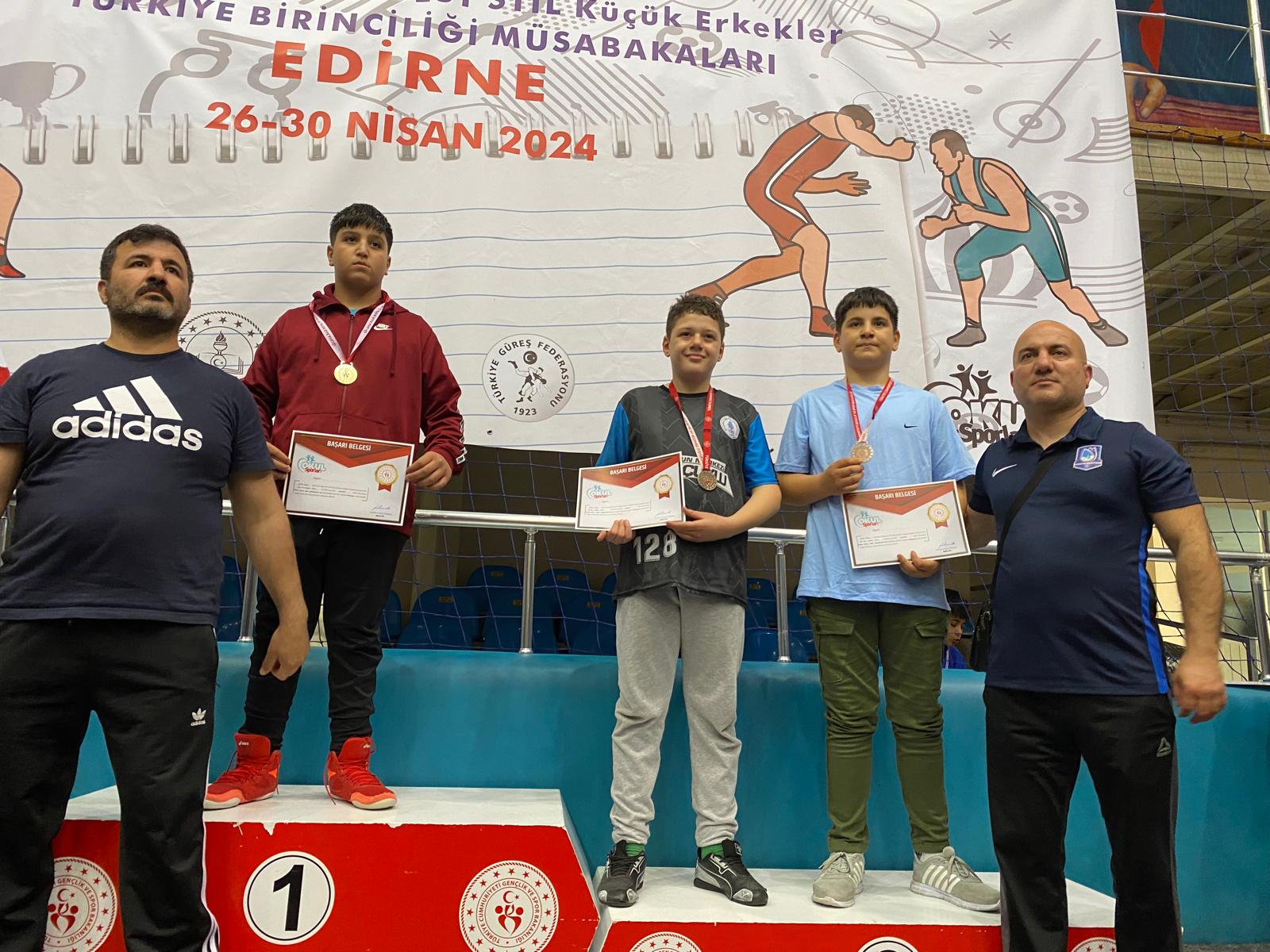 Türkiye 3'Üncüsü Olan Güreşçiler Manisa’ya 3 Madalyayla Döndü (5)