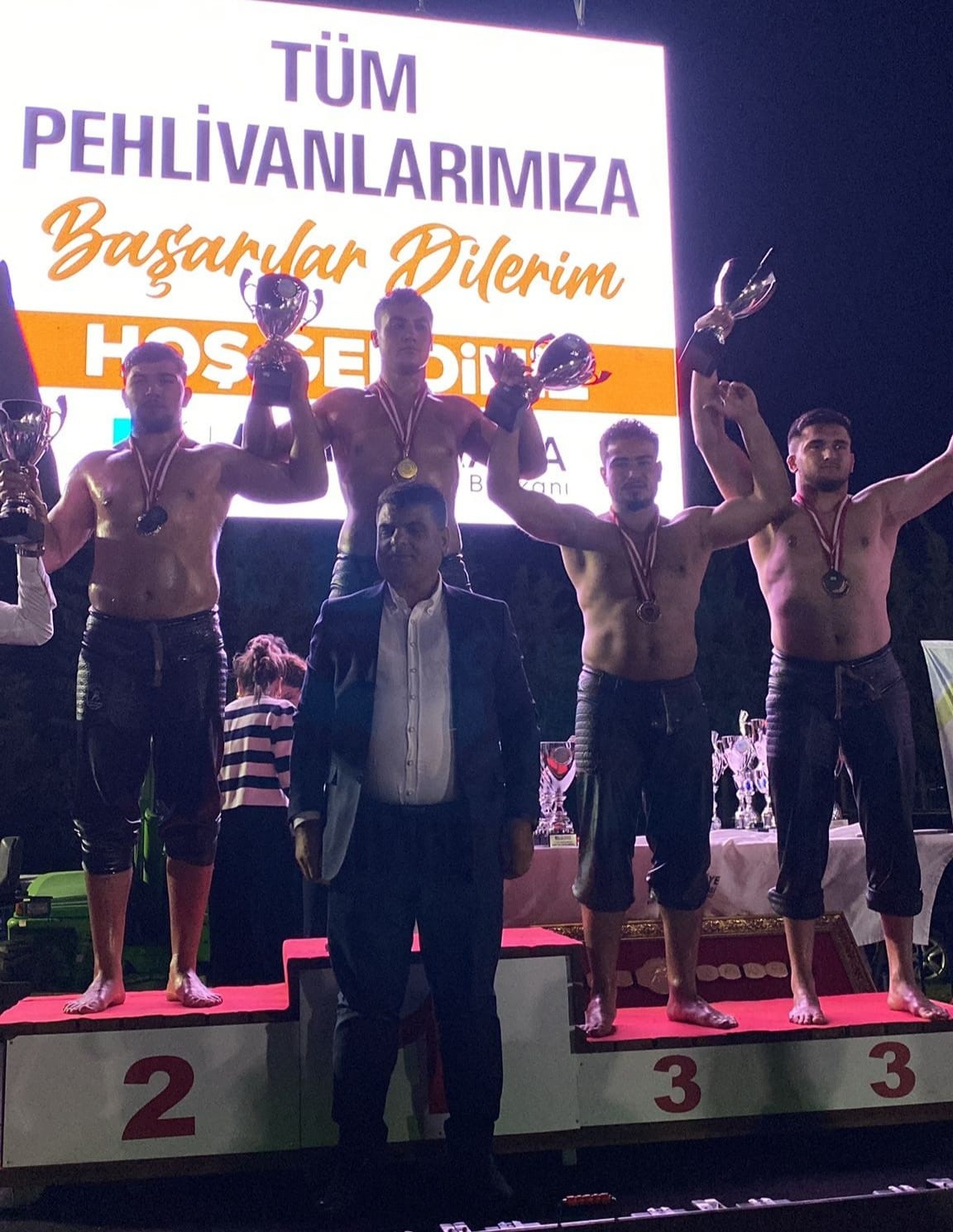 Yunusemreli Yağlı Güreşçi Melih Özdemir'den Altın Madalya (1)