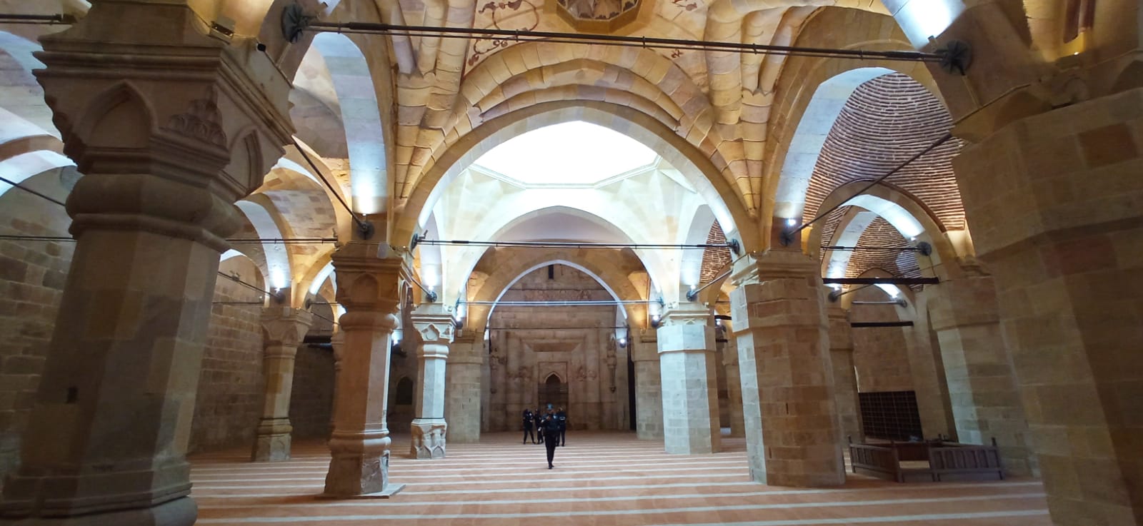 800 Yıllık Divriği Ulu Camii'nin Halıları Demirci'de Dokundu (4)