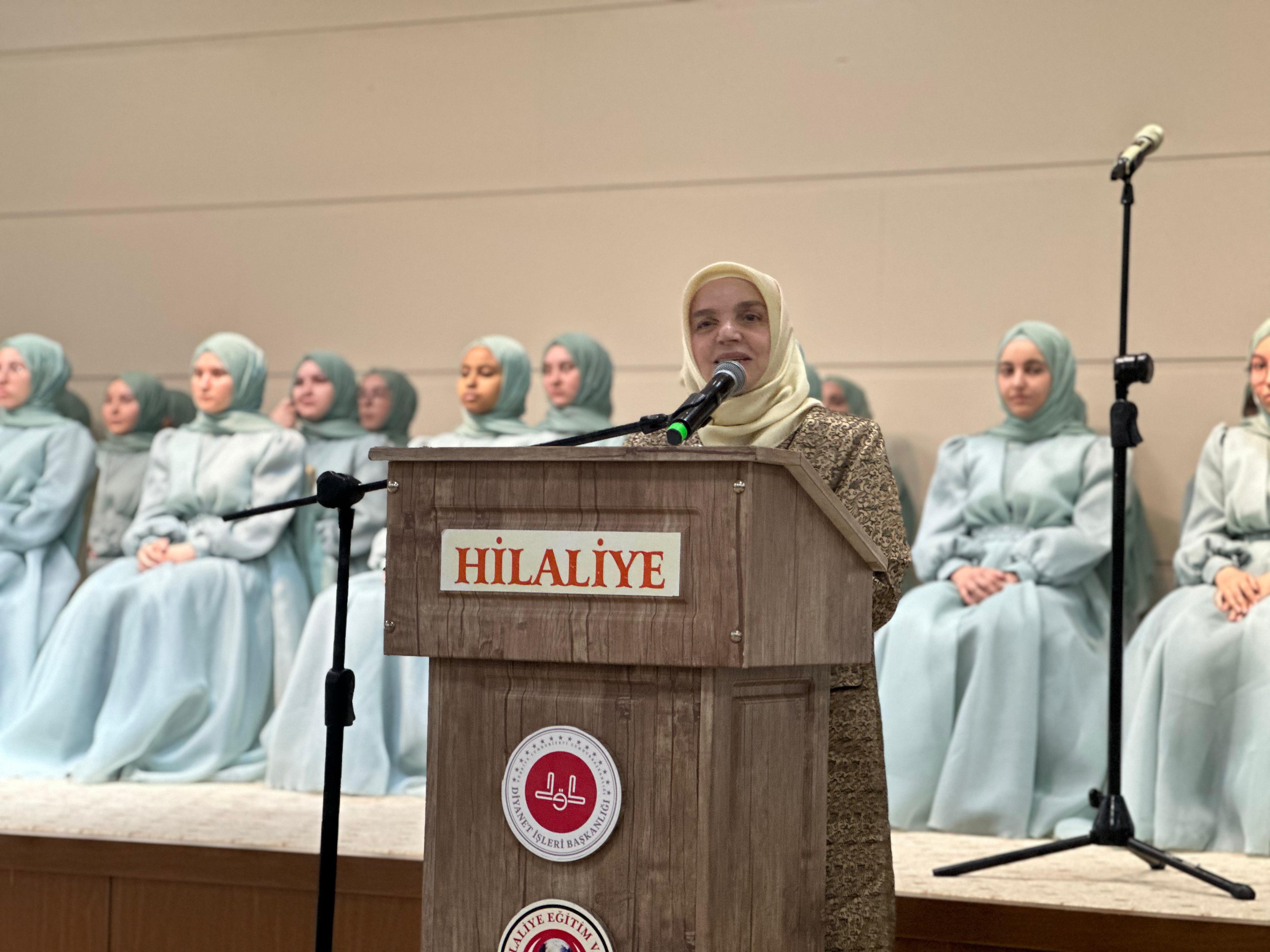 Akhisar'da 45 Kız Öğrenci Için Hafızlık Icazet Töreni Yapıldı (2)