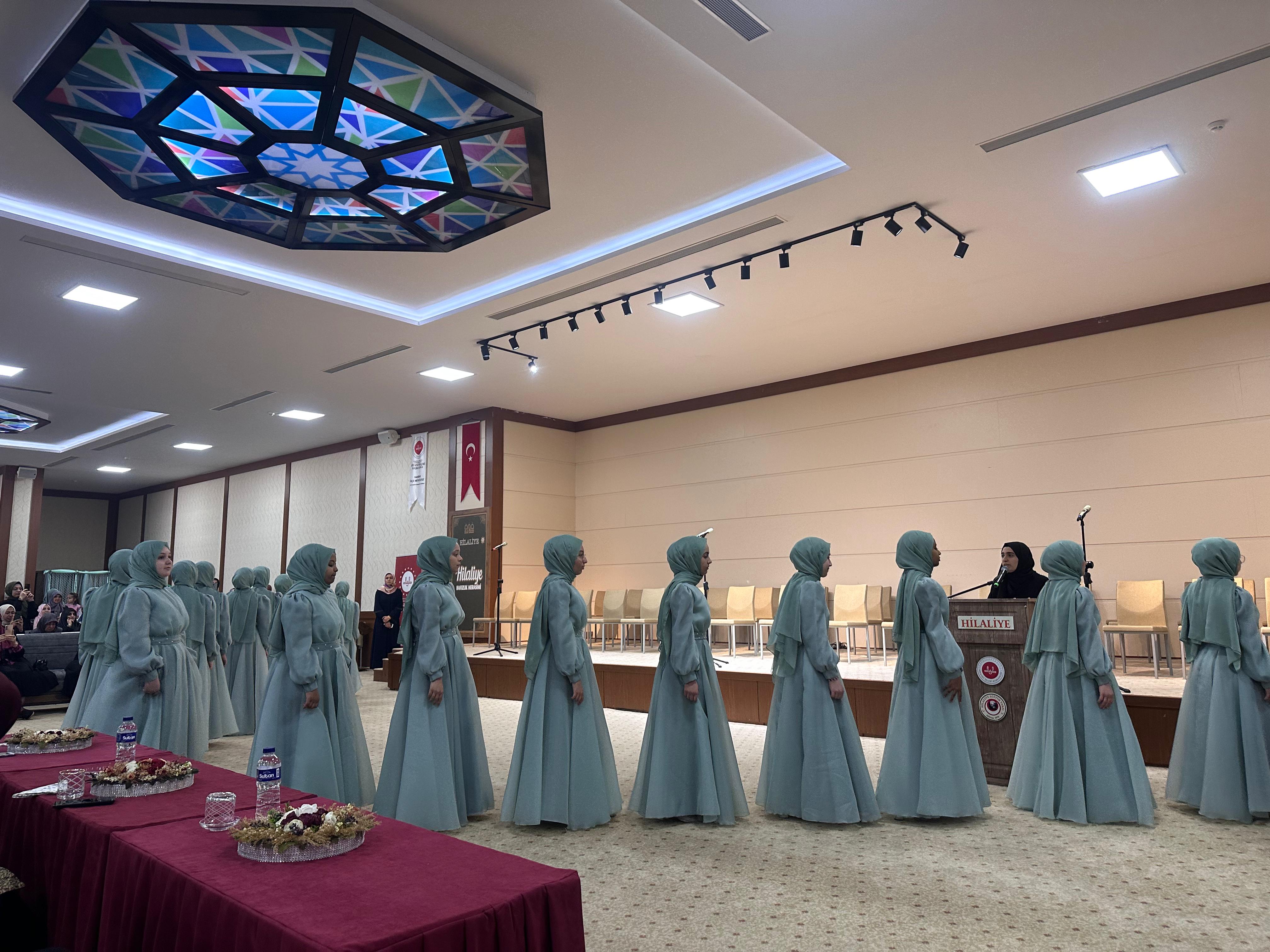 Akhisar'da 45 Kız Öğrenci Için Hafızlık Icazet Töreni Yapıldı (3)