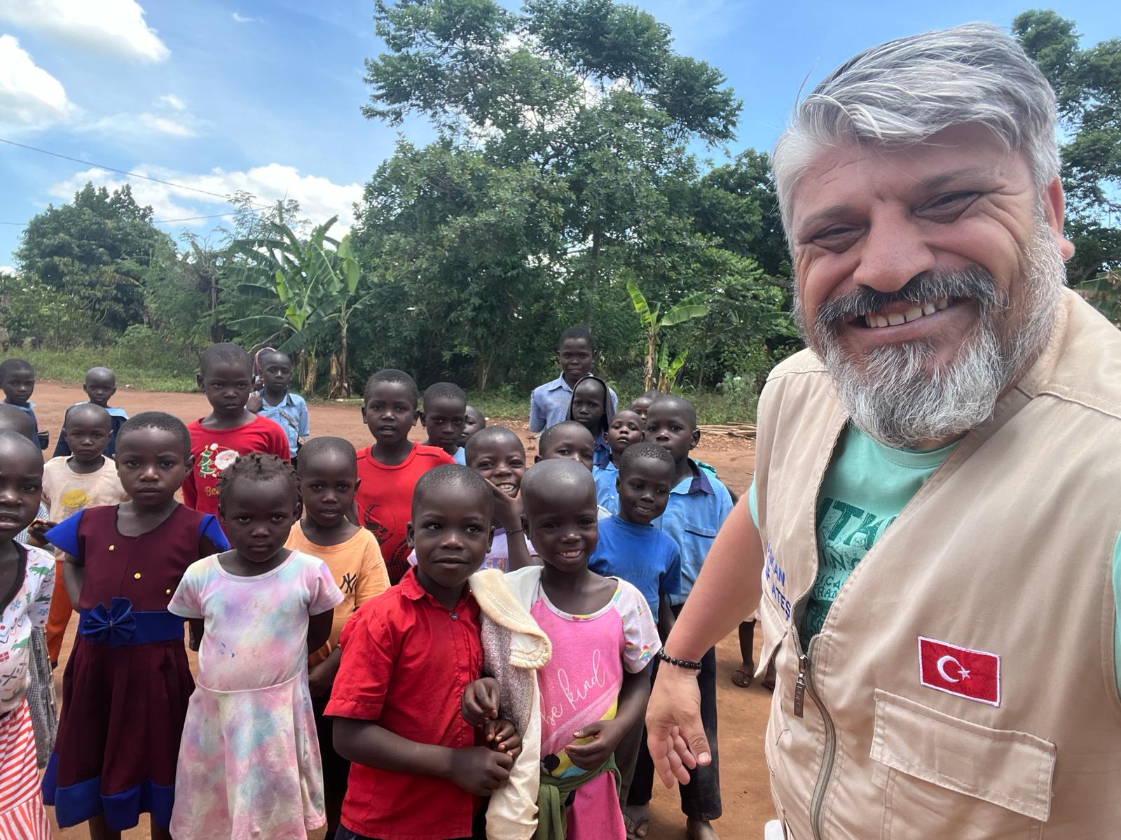 Başarılı Eğitimci Yakup Ateş’ten Afrika’ya Yardım Köprüsü (10)