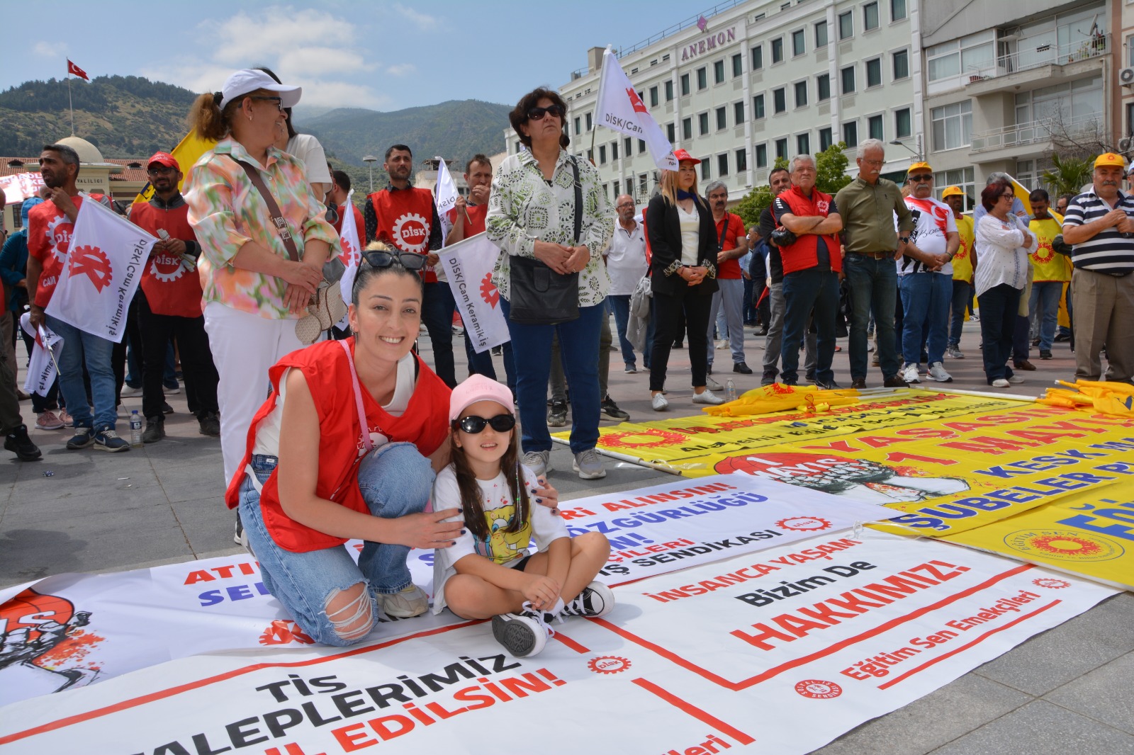 Manisa'da 1 Mayıs İşçi Ve Emekçiler Bayramı Kutlandı (2)