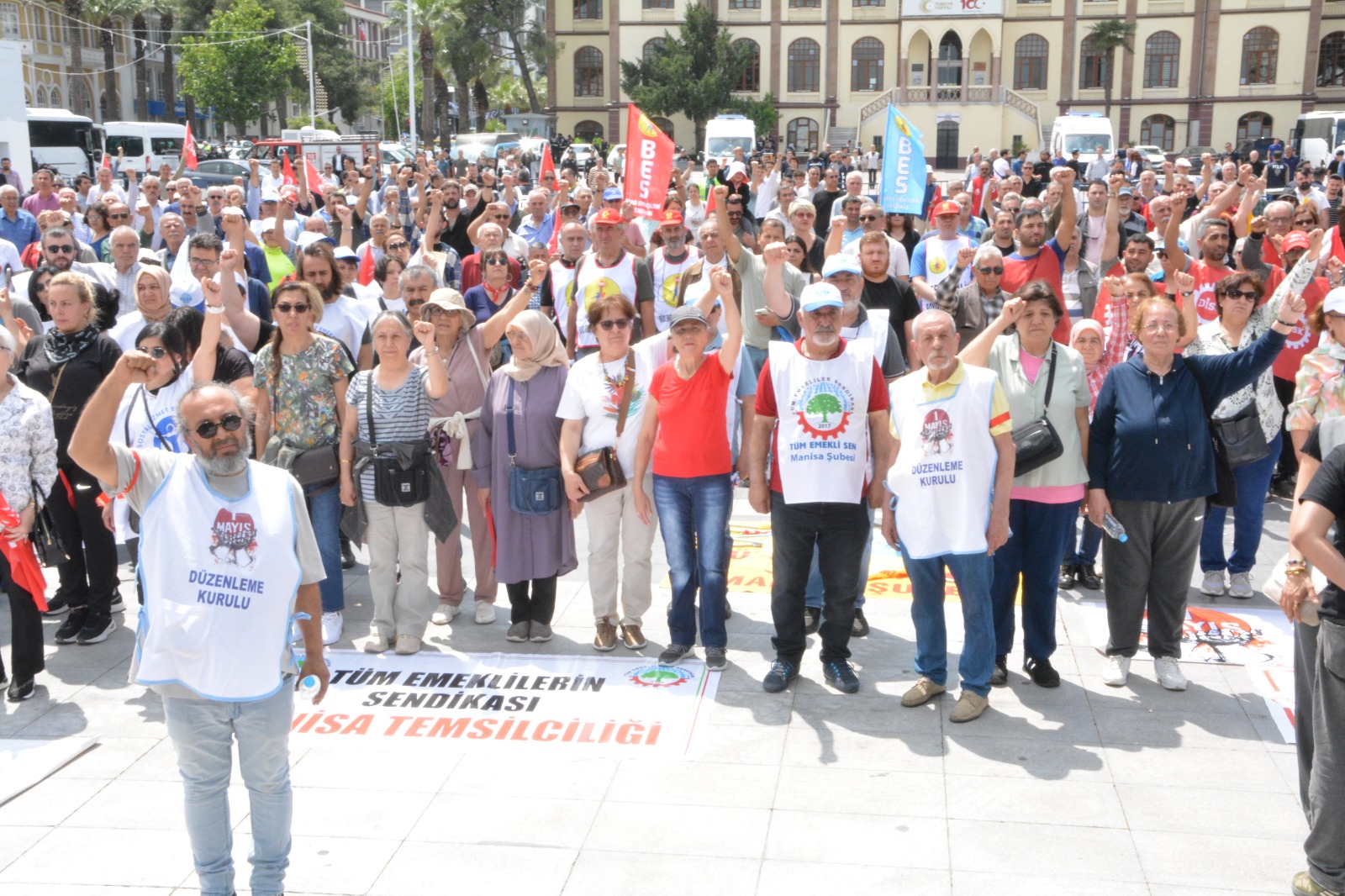 Manisa'da 1 Mayıs İşçi Ve Emekçiler Bayramı Kutlandı (3)