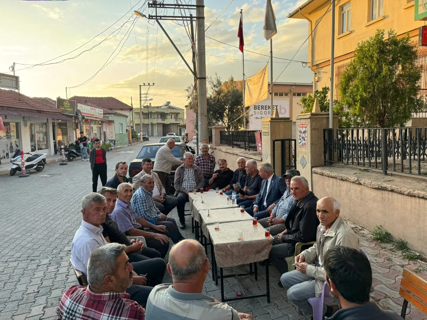 Manisa'da Dolu'dan Zarar Gören Tarım Arazilerin Inceleme Başlatıldı (9)