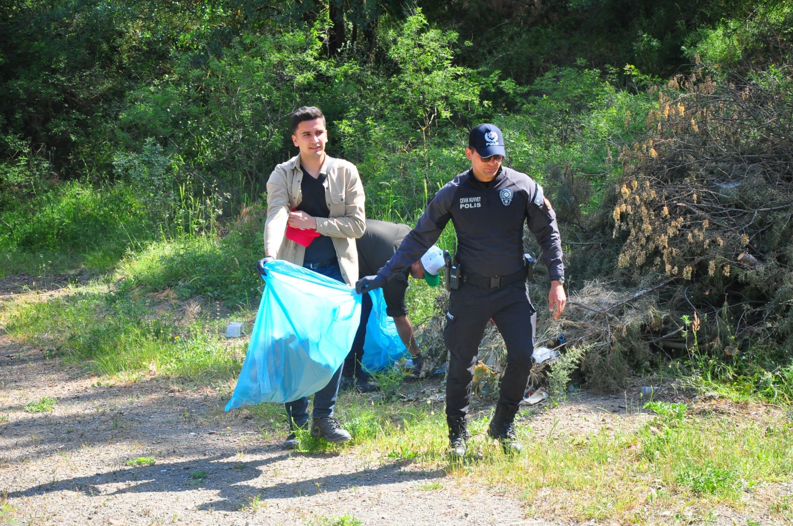 Manisa'da 'Orman Benim' Kampanyası Kapsamında Çöp Toplandı (5)