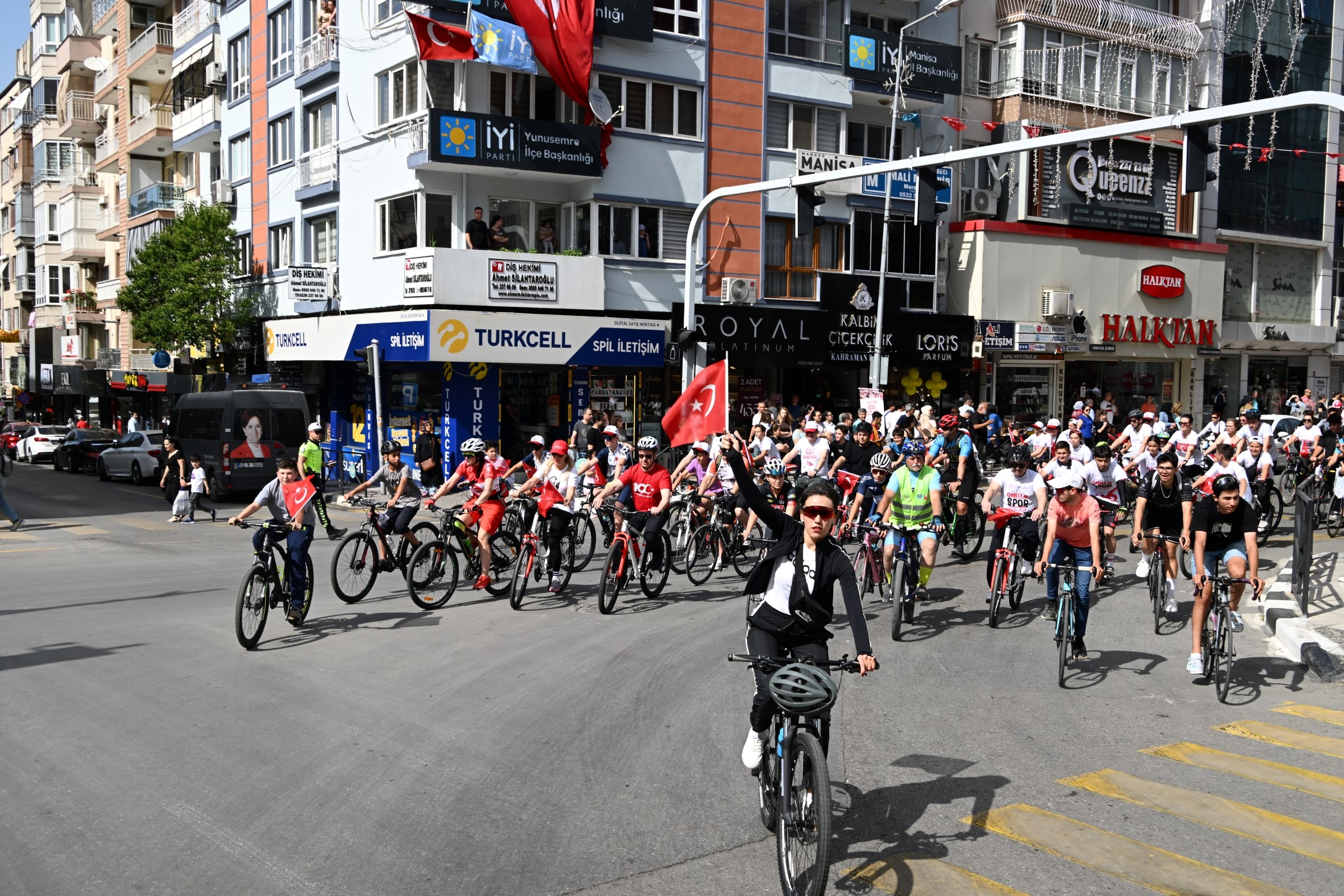 Manisa'da Pedallar 19 Mayıs Için Çevrildi Manisa Valisi Bisiklet Turuna Katıldı (4)