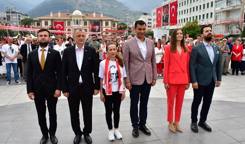 Manisa'daki 19 Mayıs Kutlamalarına Ferdi Başkan Da Katıldı12 (1)