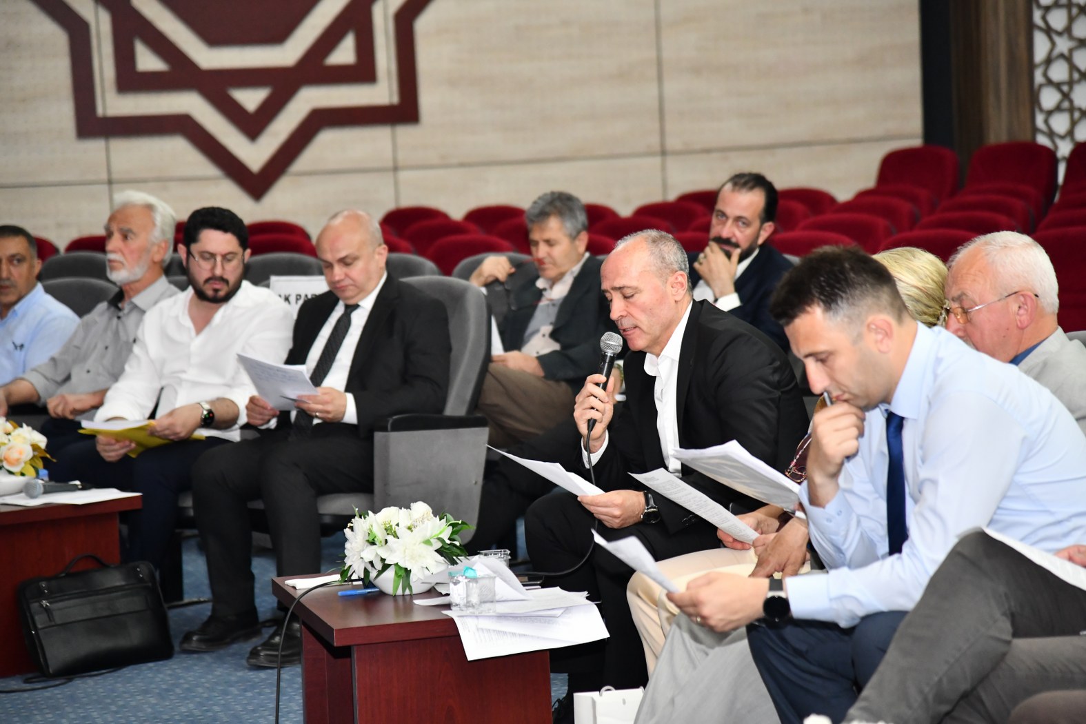 Meclis Toplantısı'nda Başkan Balaban'a Borçlanma Yetkisi Verildi (2)