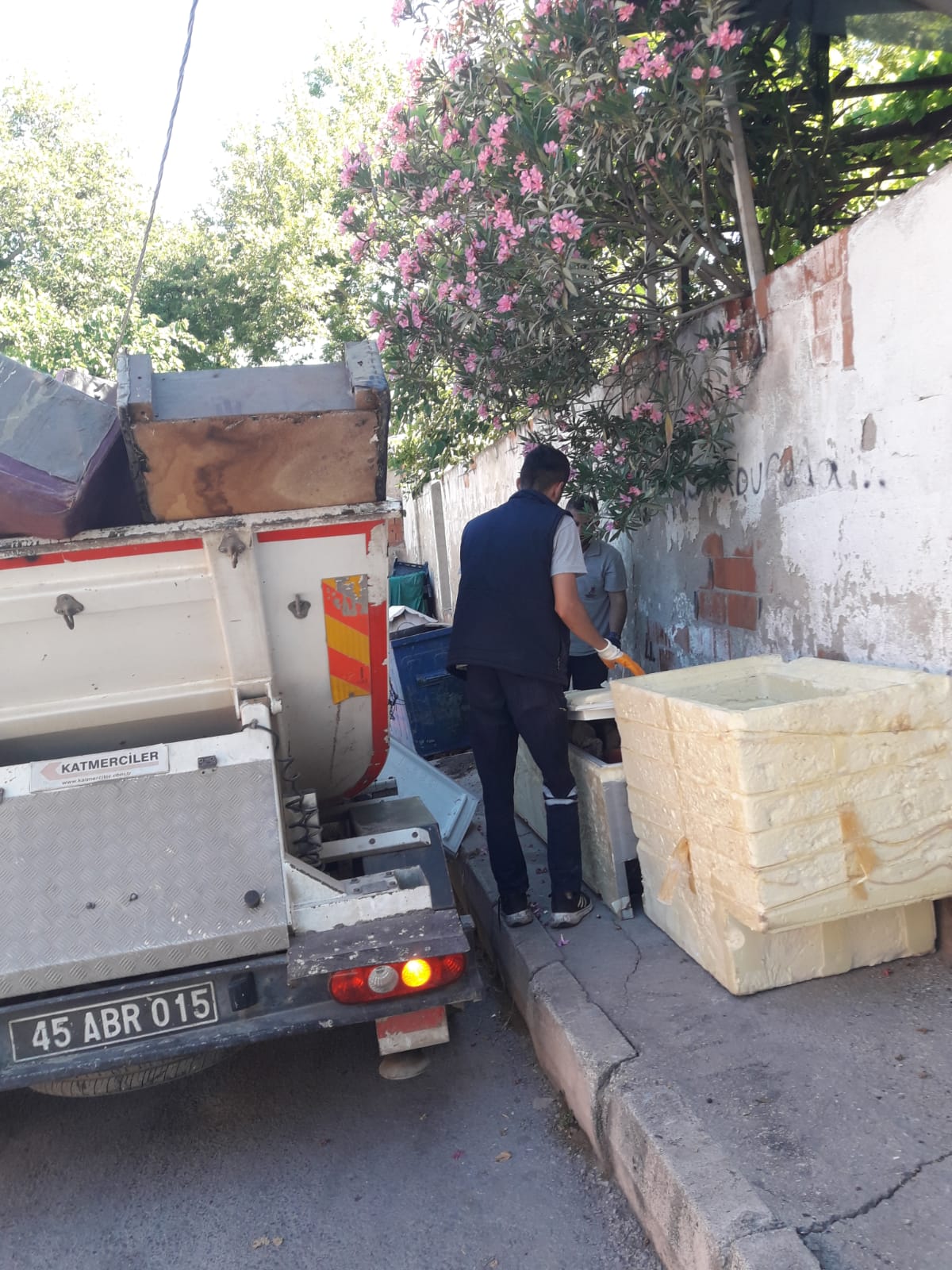Şehzadeler Belediyesi Temiz Bir Kent Için Çalışmalarını Hızla Devam Ettiriyor (4)