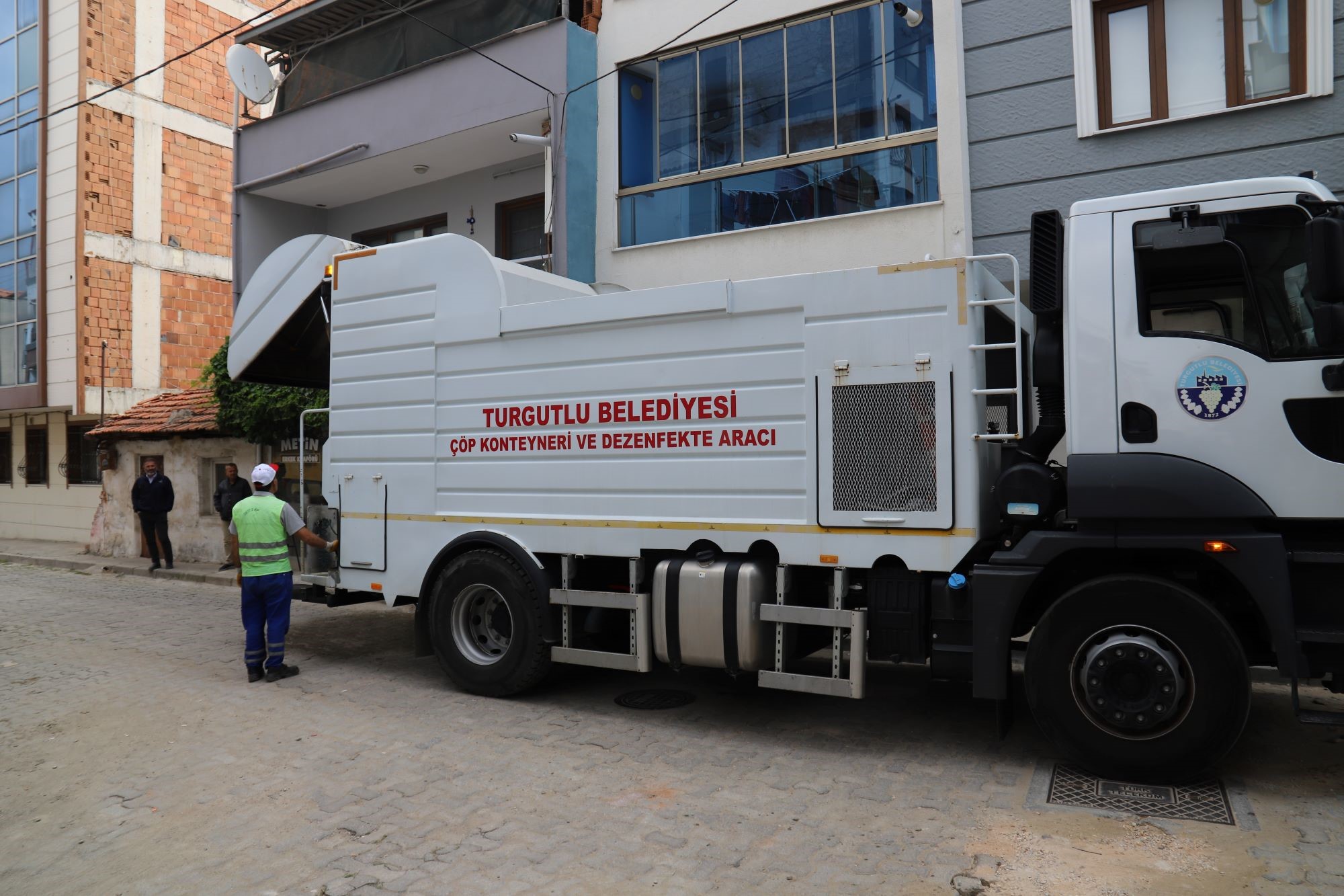 Turgutlu'da Çöp Konteynerlerine Bahar Temizliği Yapıldı (2)