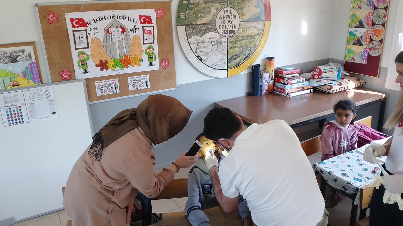 Yunusemre Belediyesi Kırsal Mahallelerde Diş Taraması Yapıyor (7)