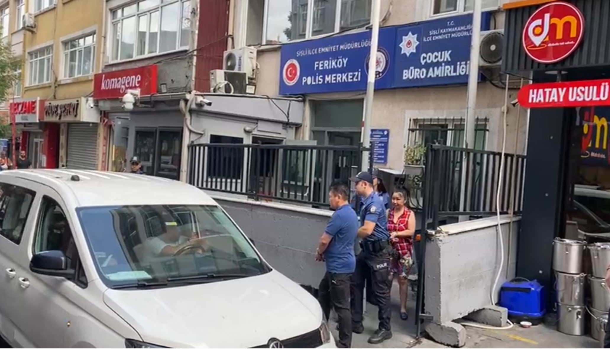 Dehşete Düşüren Cinayet Eşine Saldıran Adamı Bıçaklayarak Öldürdü, Kahkaha Attı (2)