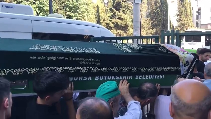 Doktora Gittikten Sonra Evinde Ölü Bulunan Kadın Son Yolculuğuna Uğurlandı (3)