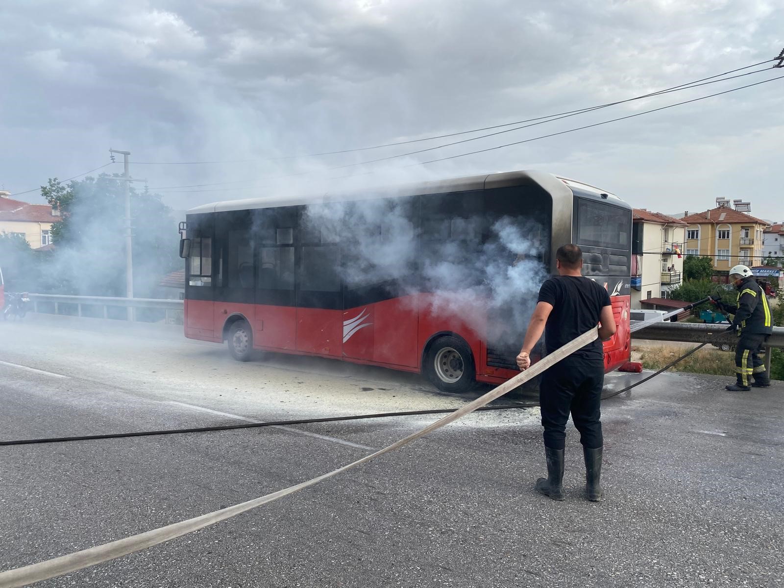 Kula'da Halk Otobüsü Yandı (5)