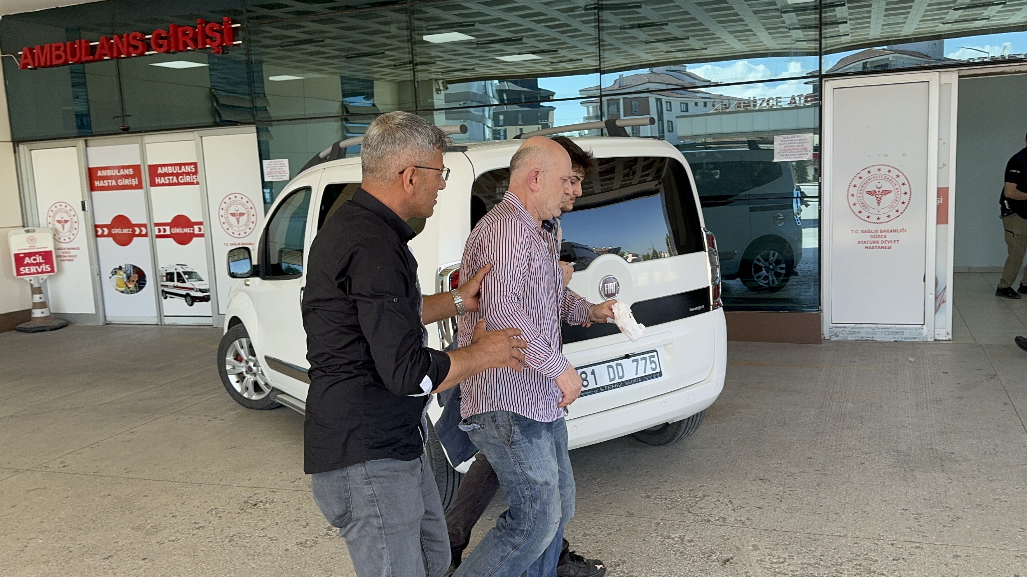 Kurban Bayramı Trajedisi Acemi Kasaplar Kendilerini Keserek Hastanelik Oldu (3)