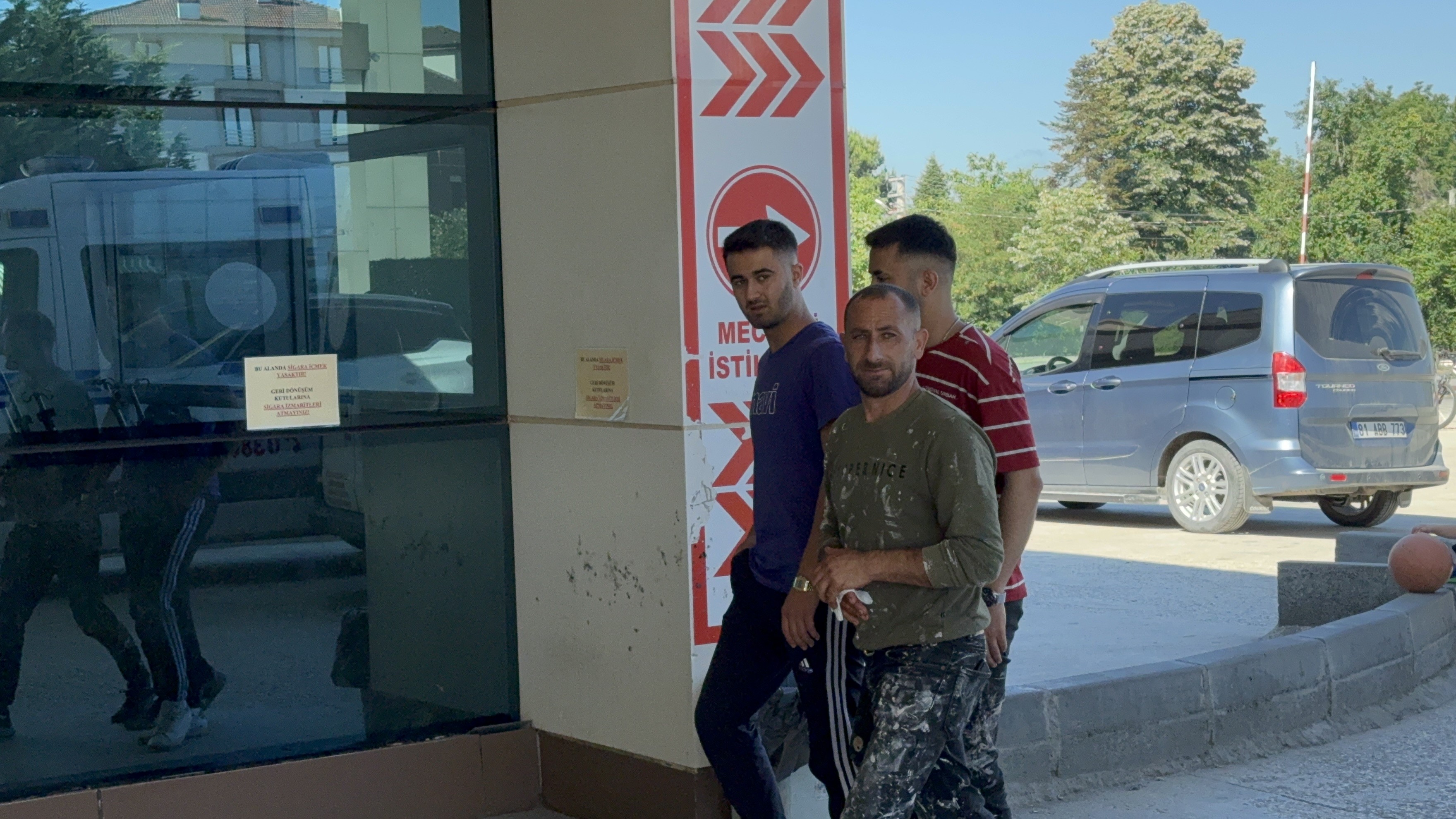 Kurban Bayramı Trajedisi Acemi Kasaplar Kendilerini Keserek Hastanelik Oldu (4)