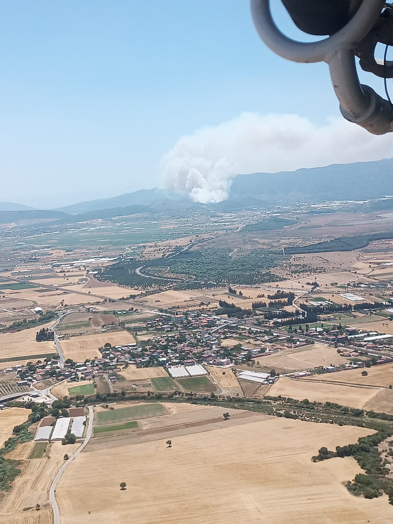 Menderes’te Orman Yangını Uçaklar Ve Helikopterler Bölgede (2)