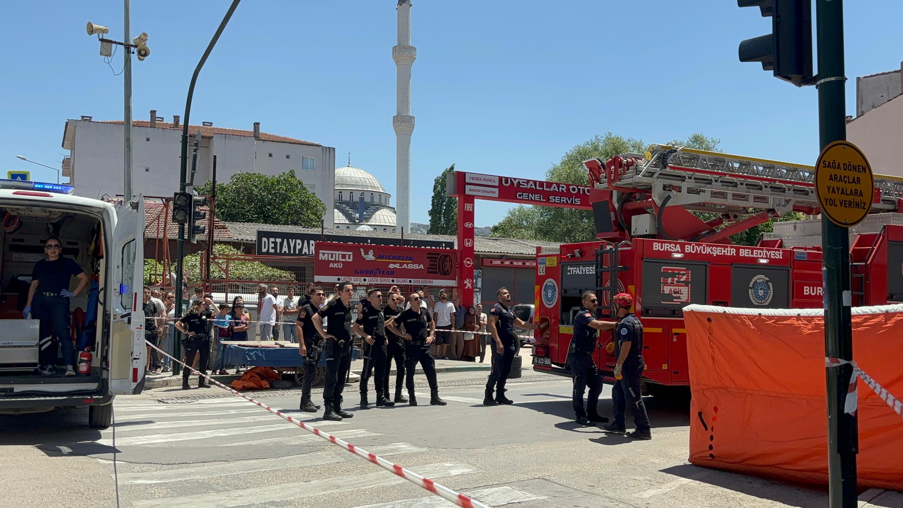 Tartıştığı Ağabeyini Bıçakladı, Evde Harakiri Yaptı (3)