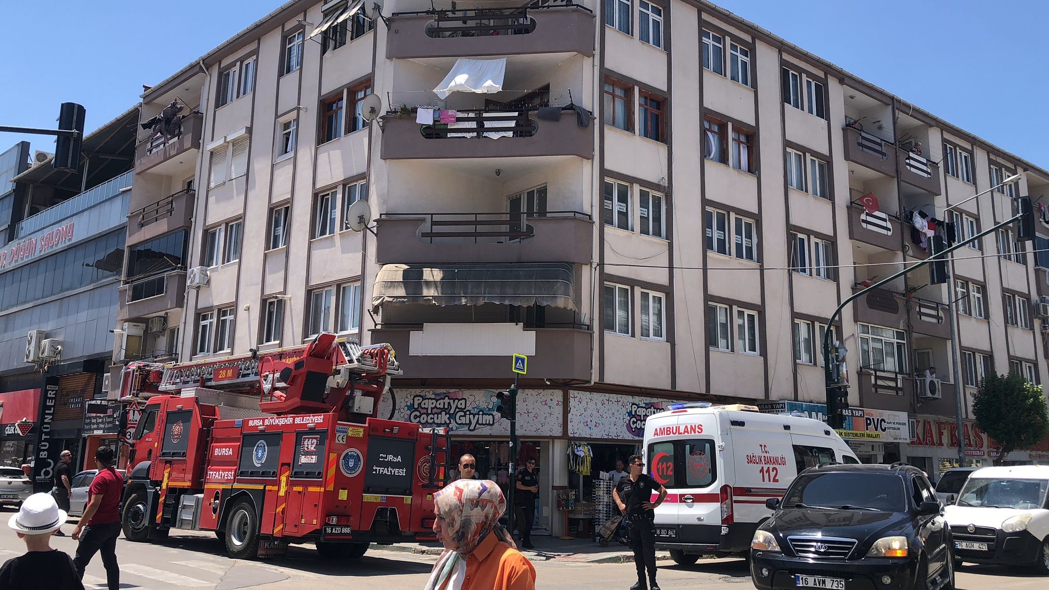 Tartıştığı Ağabeyini Bıçakladı, Evde Harakiri Yaptı (5)