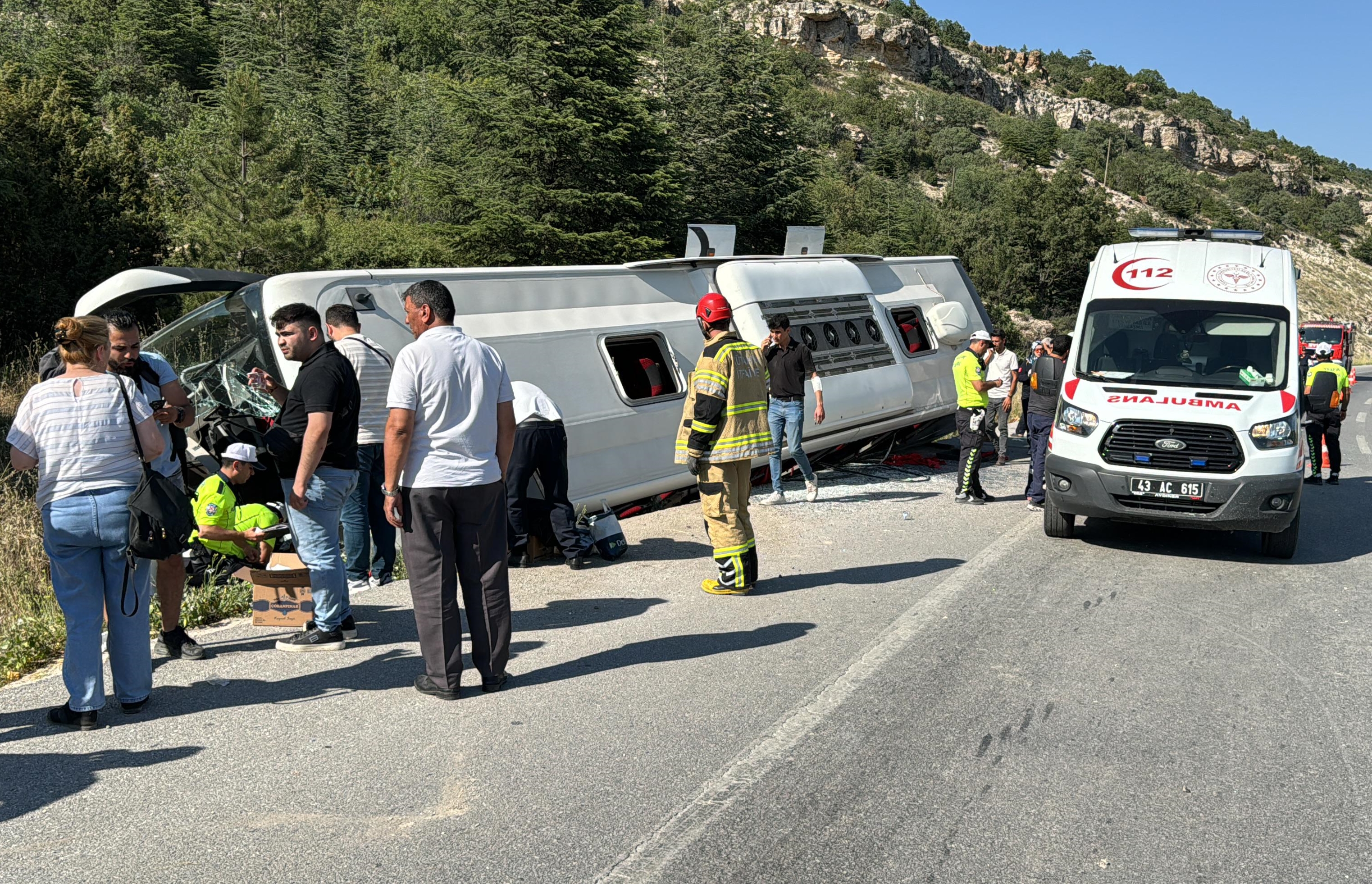 Yolcu Otobüsünün Devrildi 5 Kişi Yaralandı (4)