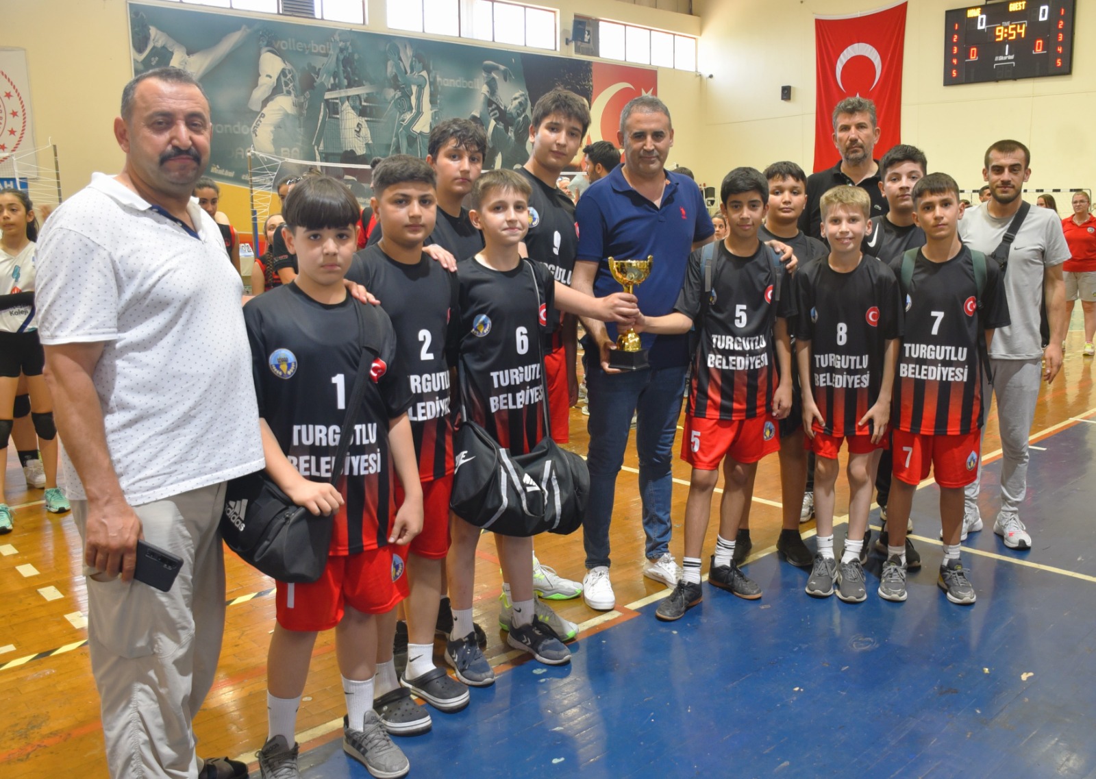 Manisa’da Mini Voleybol Şenliği Düzenlendi (4)