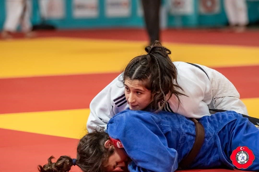 Yunusemre Belediyespor Judocusu Fulya Ergen, Karadağ'da Yapılan Ümitler Balkan Şampiyonası'nda Bronz Madalya Kazanarak, Manisa'nın Gururu Oldu (1)