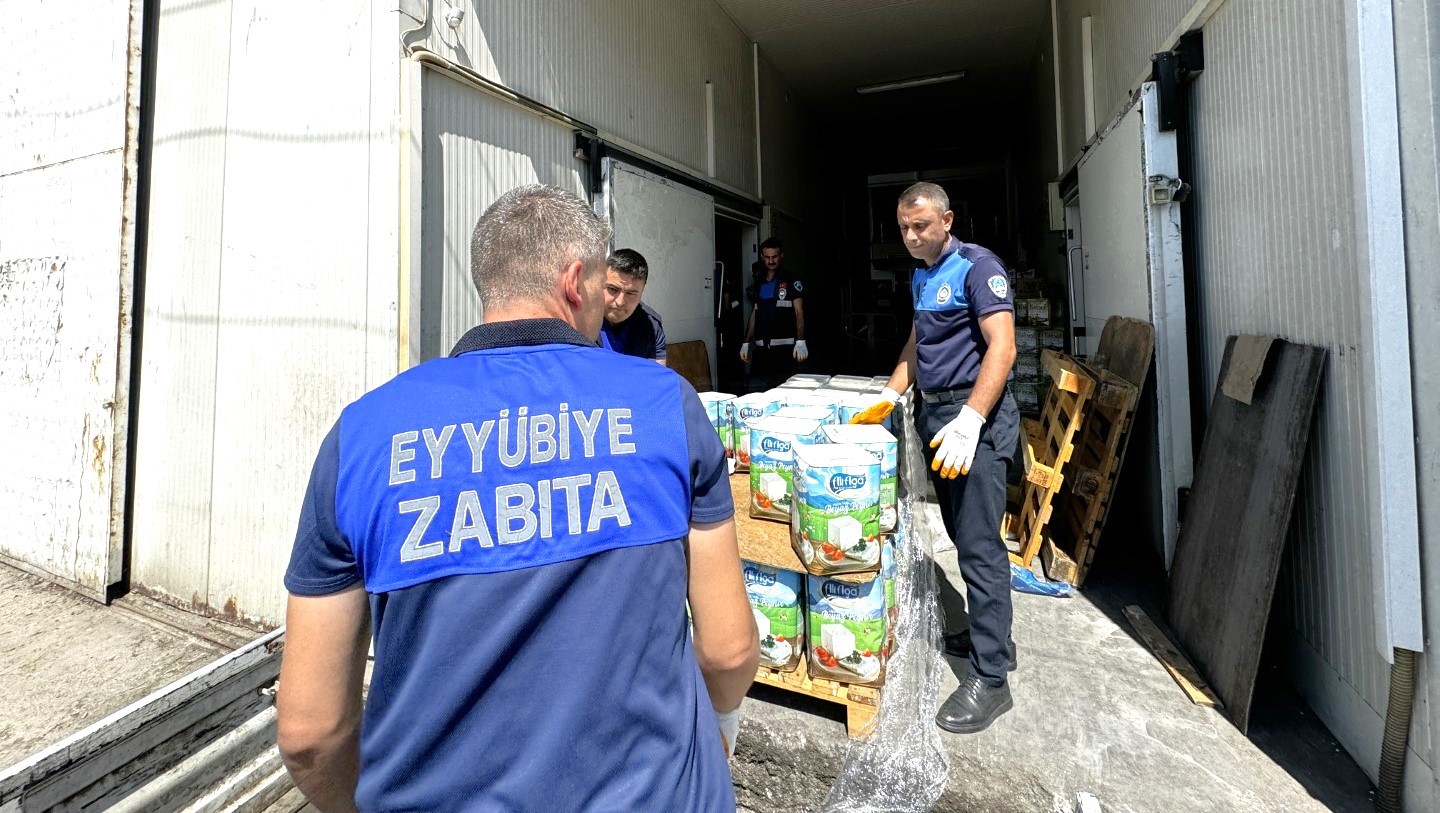 8 Ton Bozuk Peynir Ve Yumurta Ele Geçirildi (5)