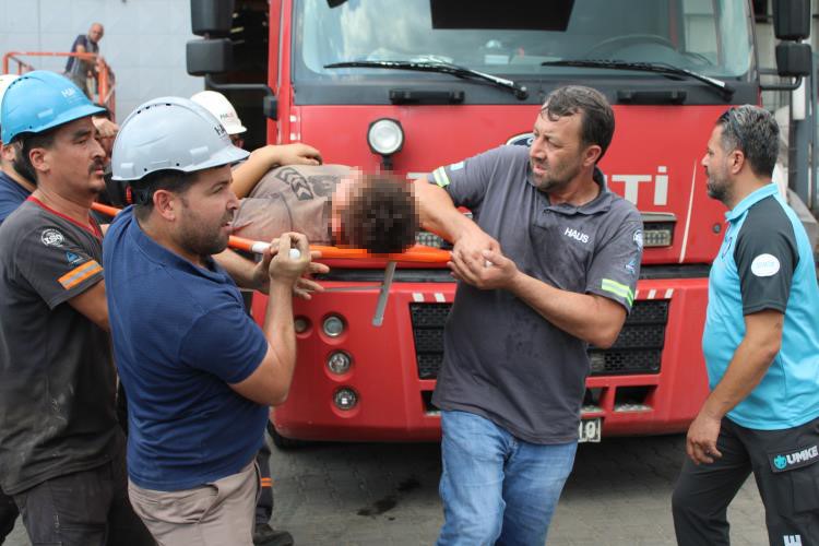 Aydın'da Fabrika Yangını 9 Kişi Dumandan Etkilendi (1)