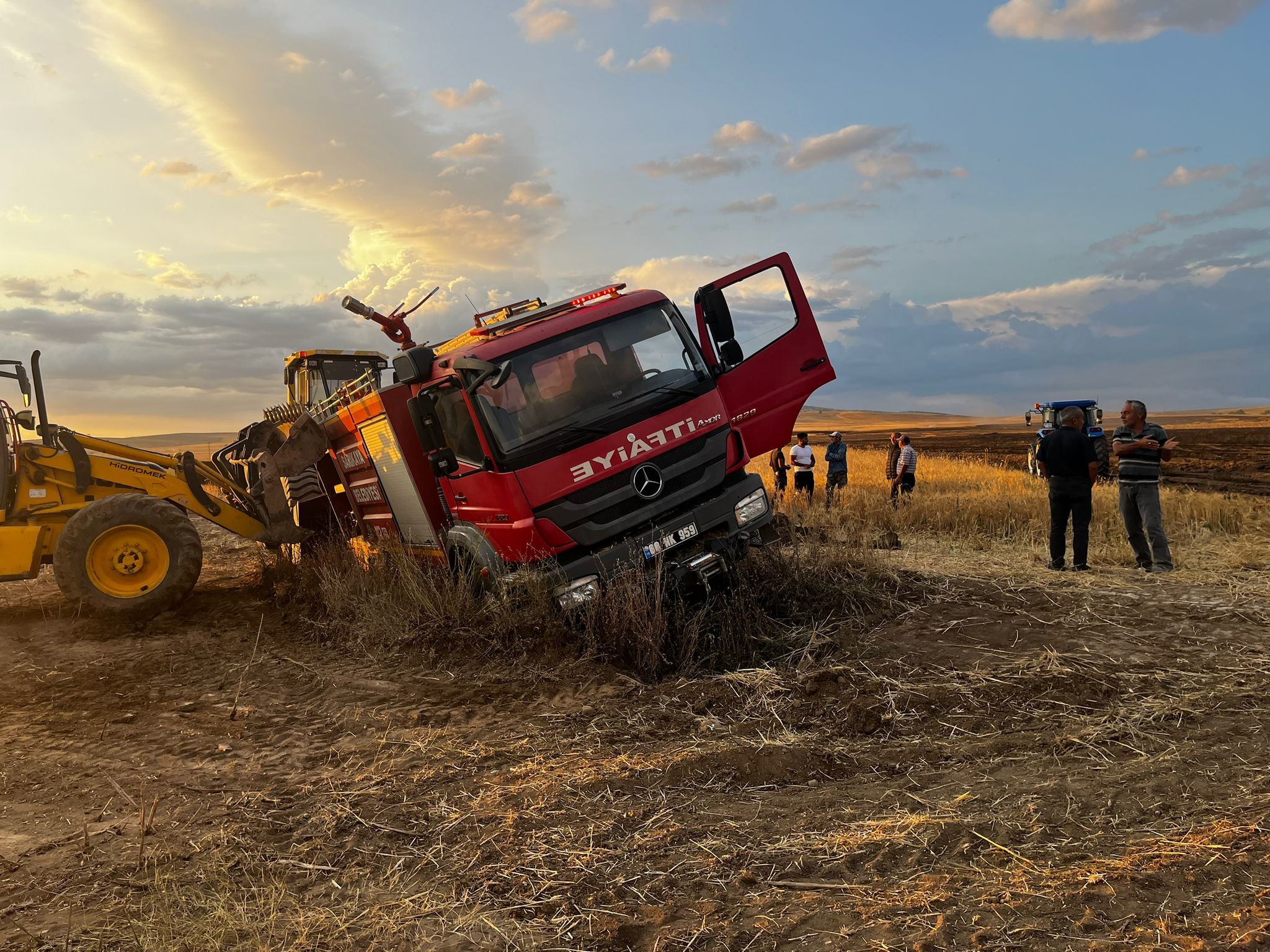 Bin Dönüm Buğday Ekili Alanda Yangın Çıktı (4)