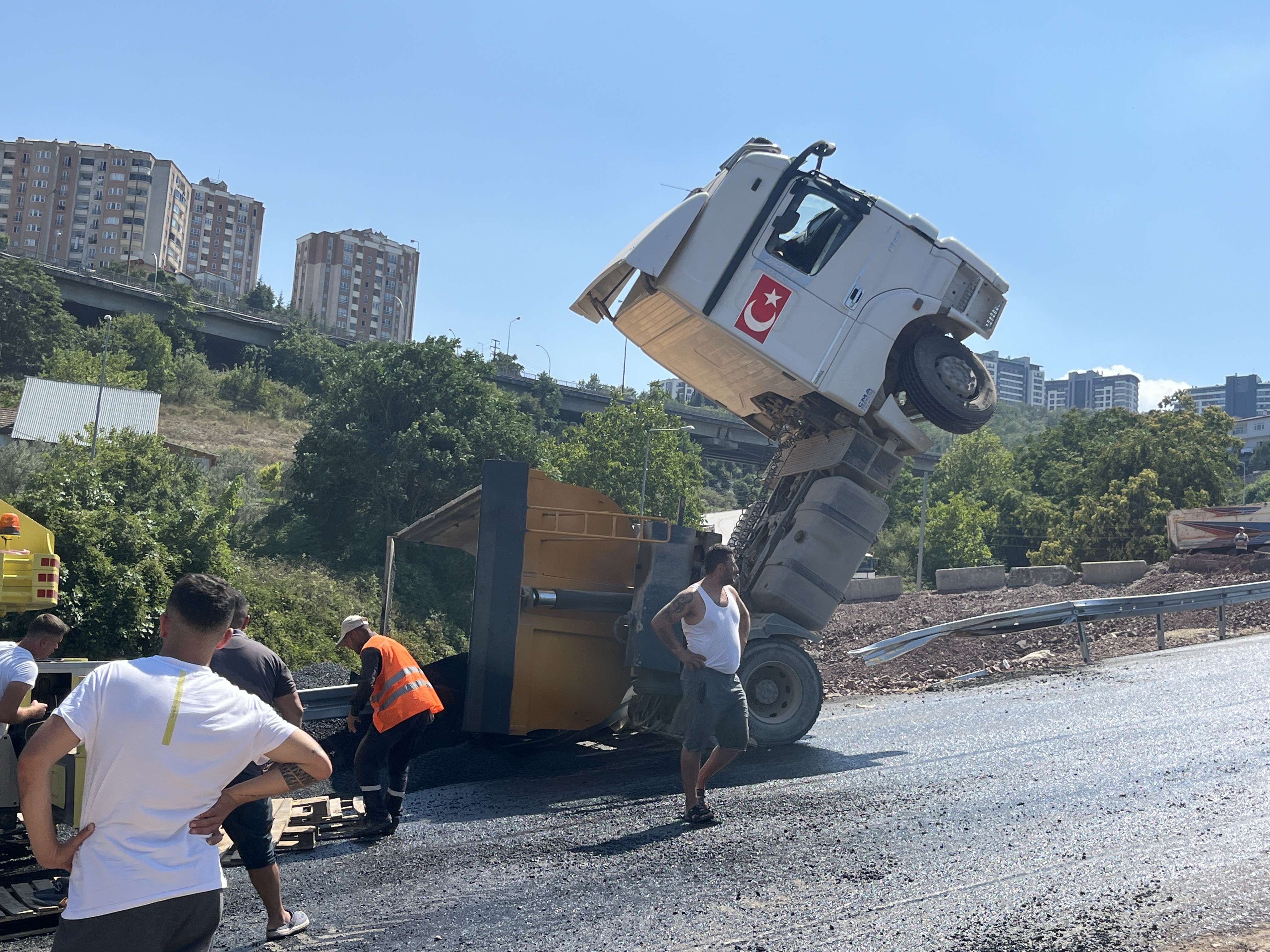 Devrilen Tırın Kupası Şaha Kalktı (1)