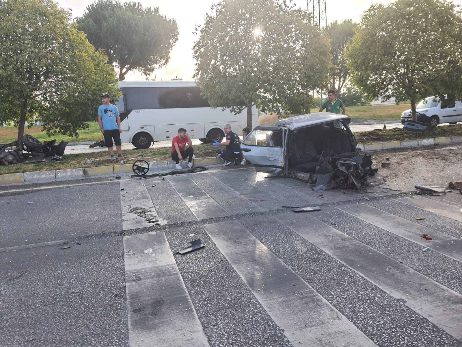 Feci Kaza Freni Patladı, Paramparça Olup Yola Saçıldı (1)