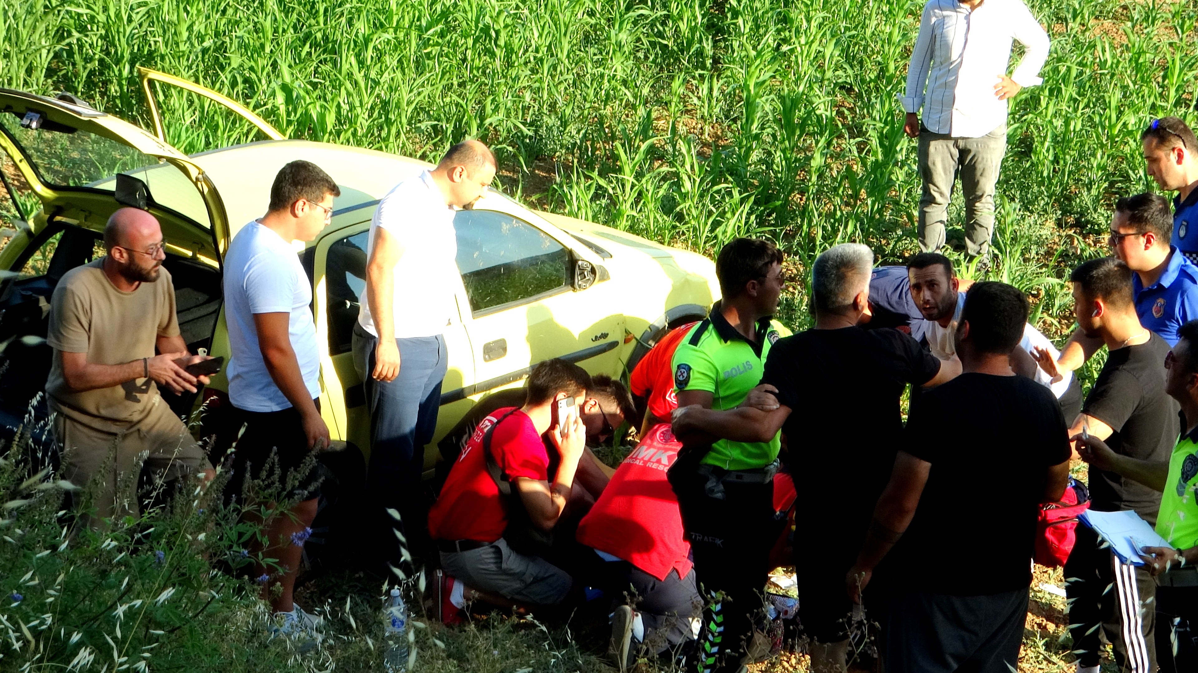 Hamile Kadının Kullandığı Otomobil Tarlaya Uçtu (4)